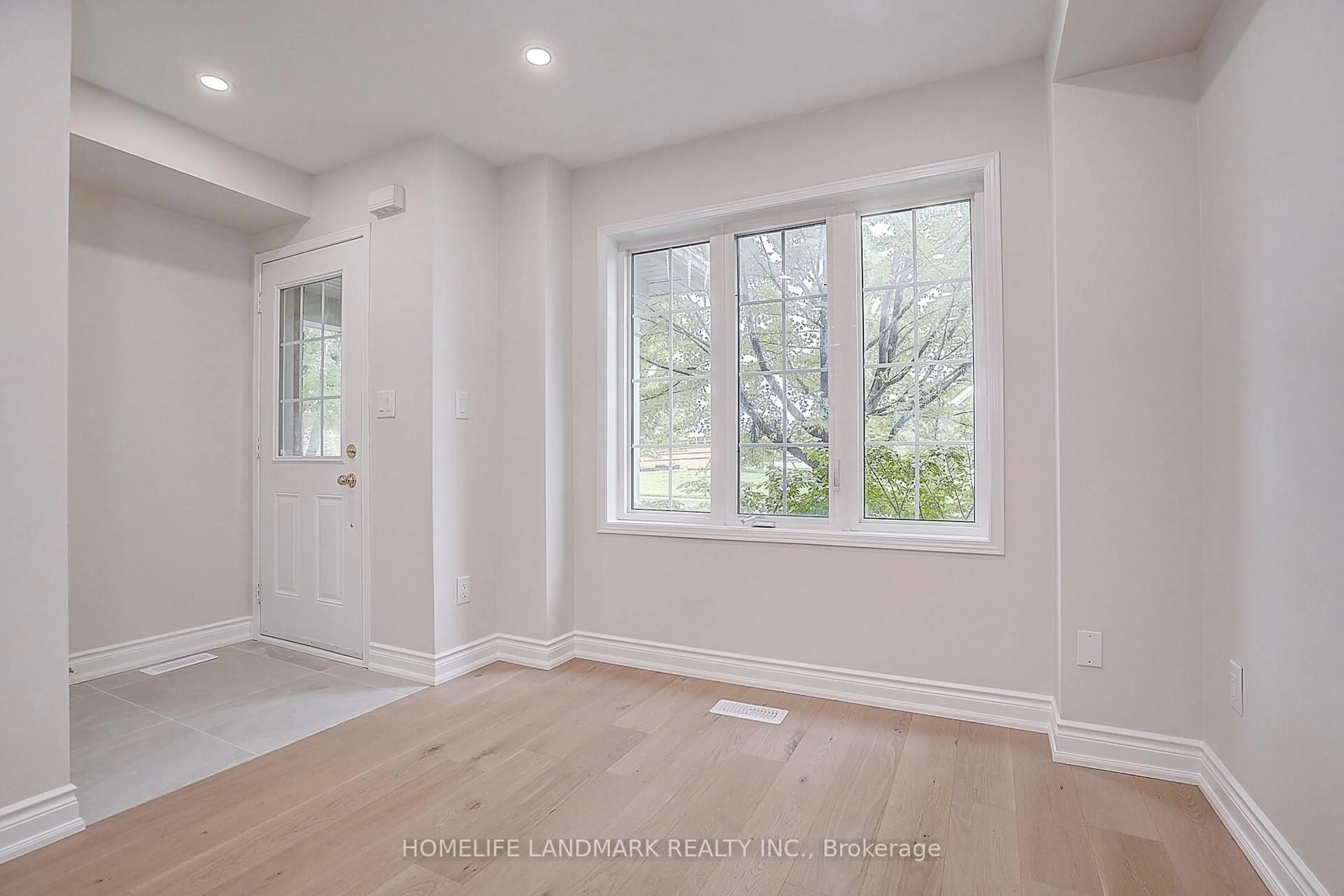 Indoor entryway for 403 White's Hill Ave, Markham Ontario L6B 0J5