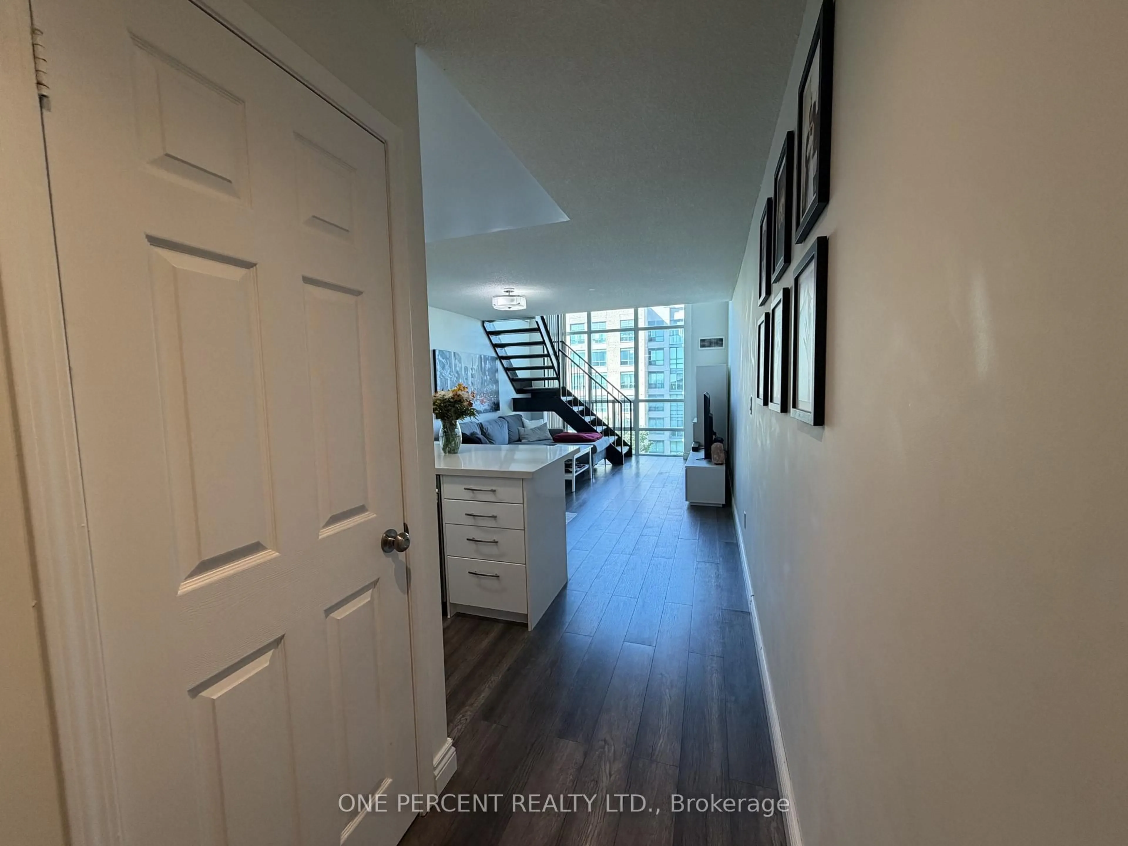 Indoor entryway for 3 Ellesmere St #607, Richmond Hill Ontario L4B 4N2