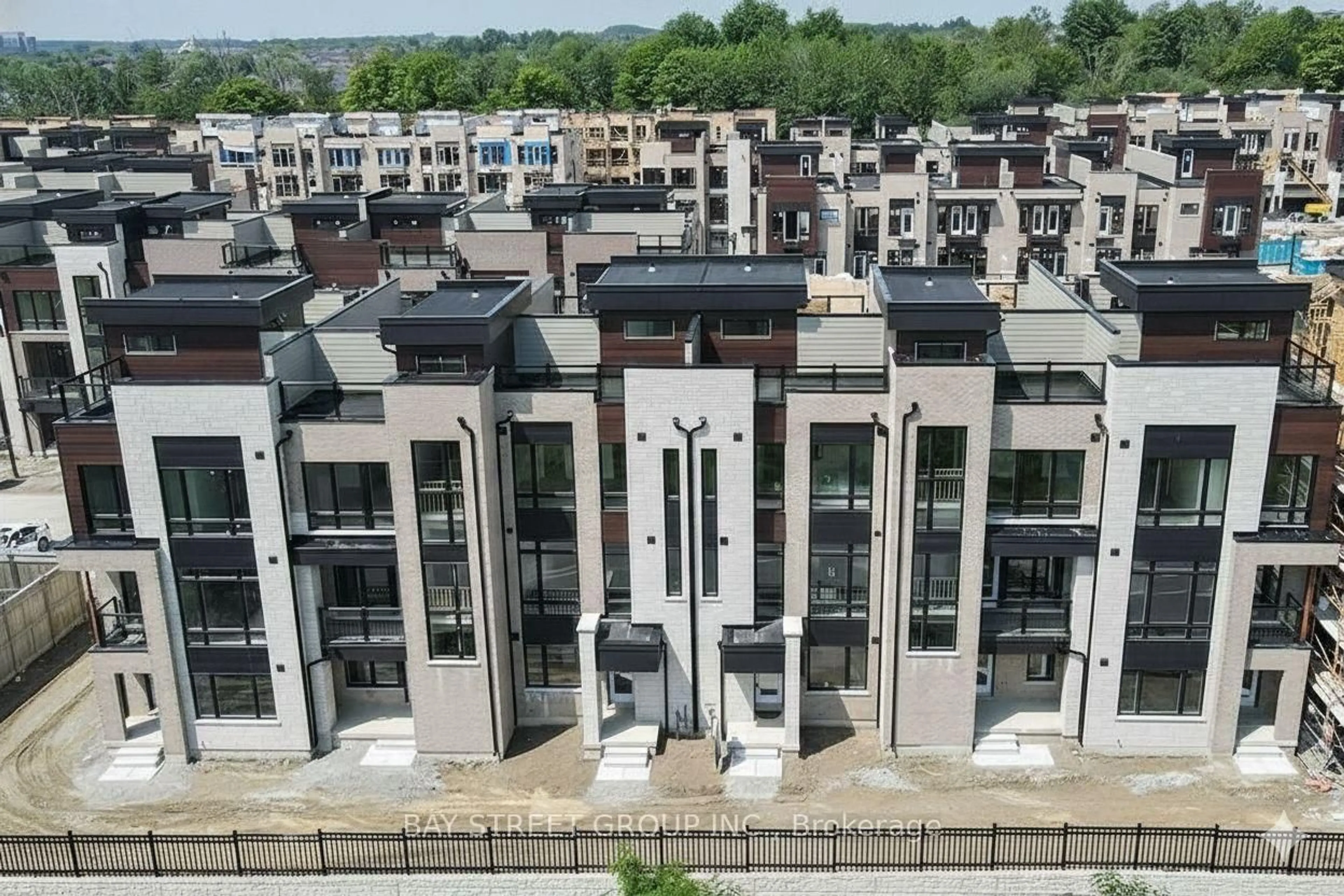 A pic from outside/outdoor area/front of a property/back of a property/a pic from drone, city buildings view from balcony for 51 Credit Lane, Richmond Hill Ontario L4E 1G9