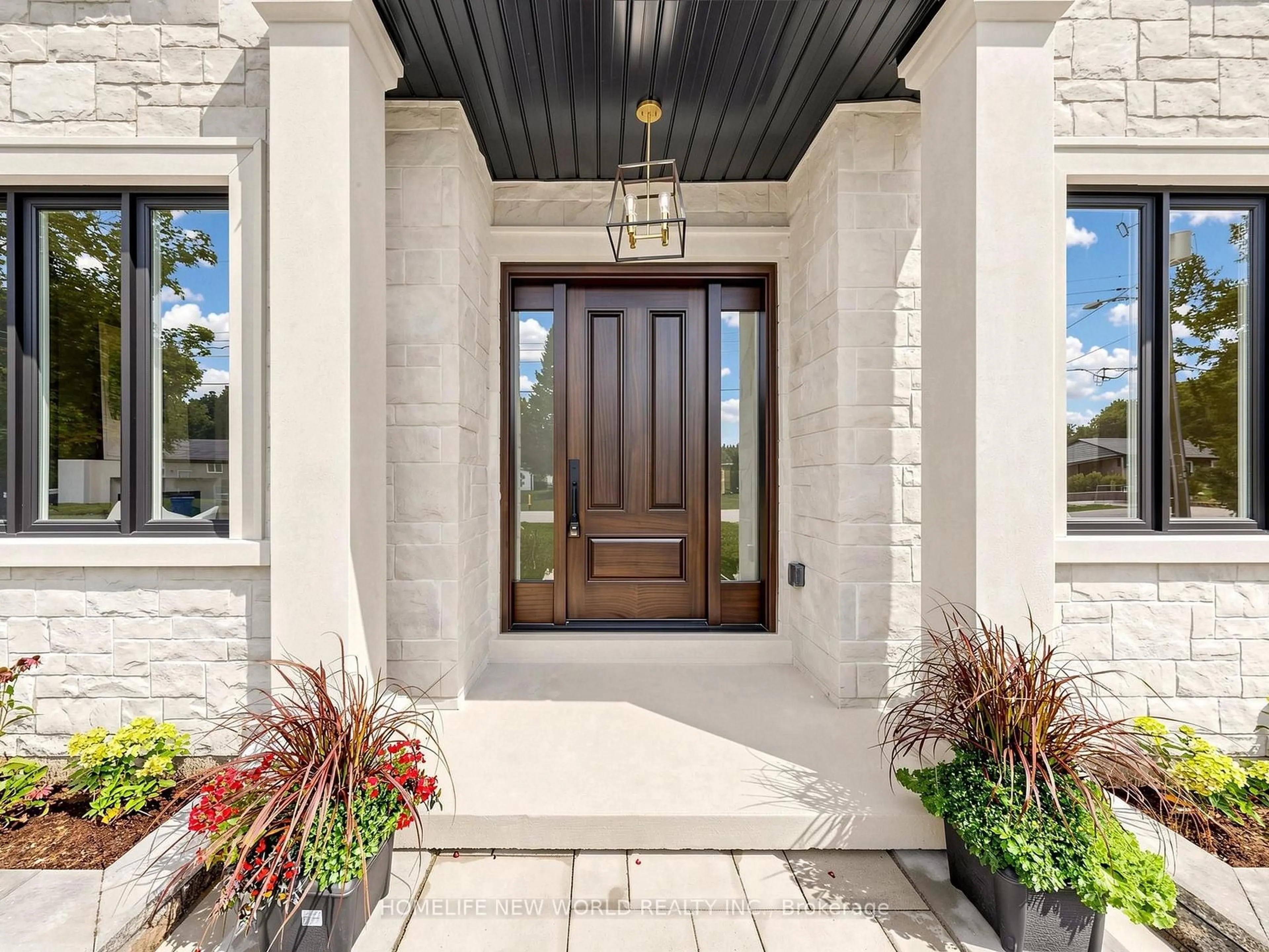 Indoor entryway for 58 May Ave, East Gwillimbury Ontario L0G 1V0