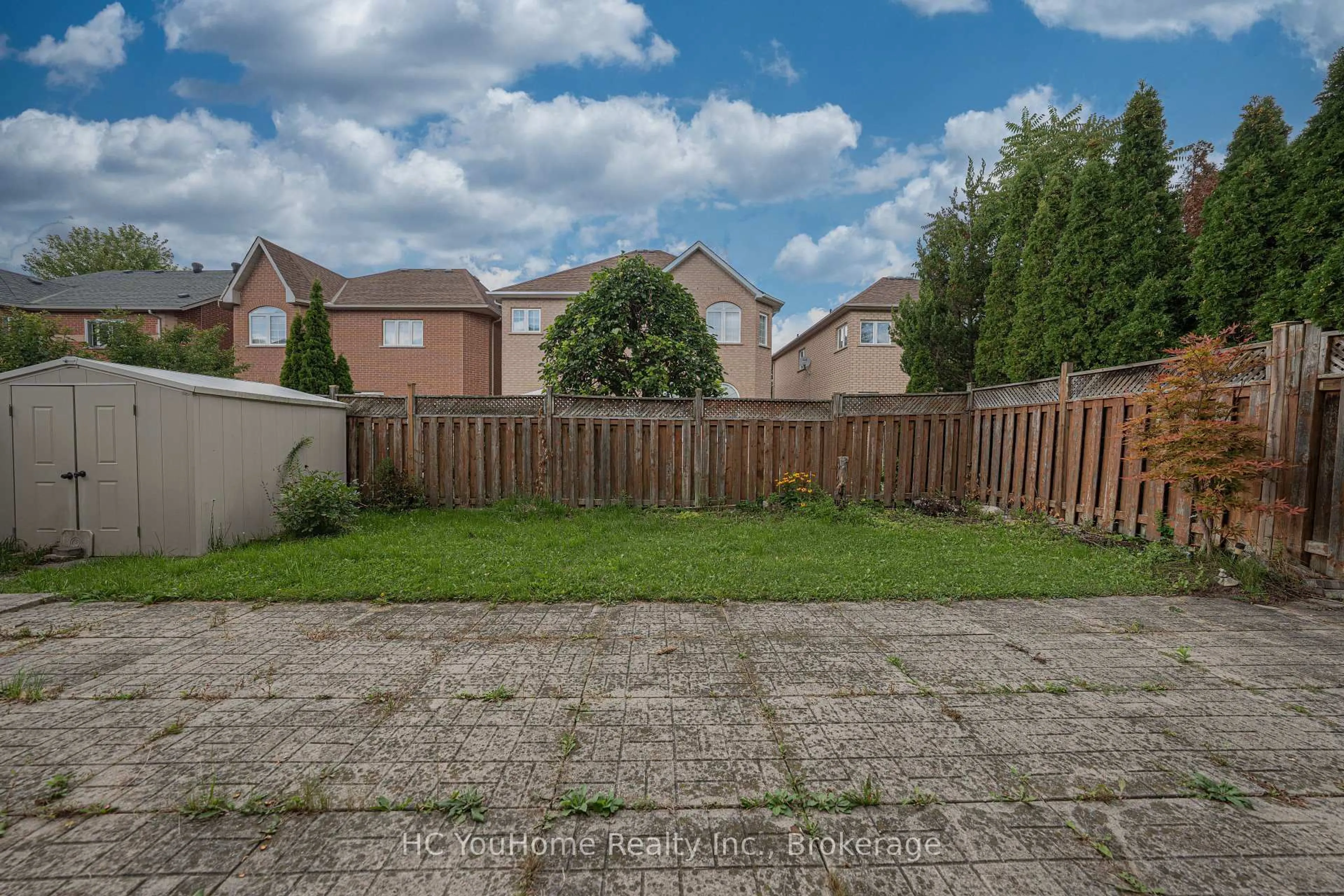 A pic from outside/outdoor area/front of a property/back of a property/a pic from drone, street for 8 BRIAR PATH Lane, Markham Ontario L6C 2C1