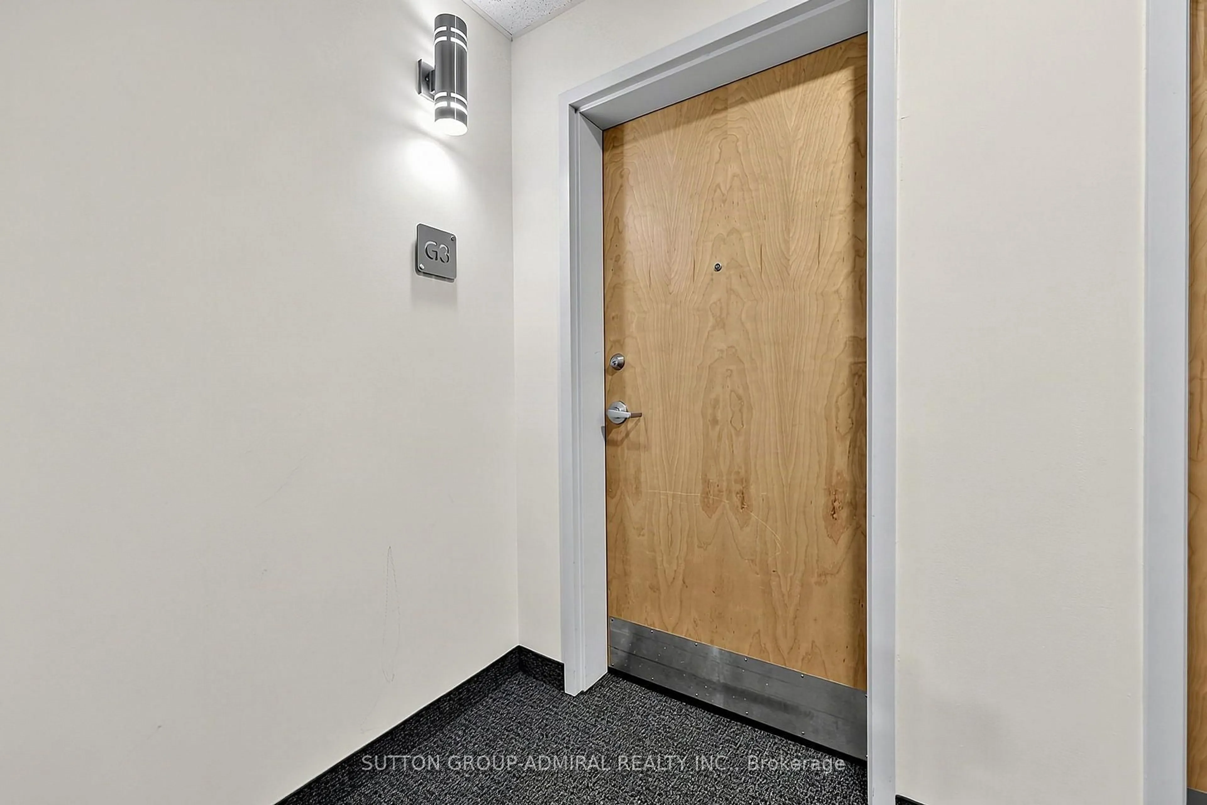 Indoor foyer for 64 Queen St #G3, New Tecumseth Ontario L0G 1W0