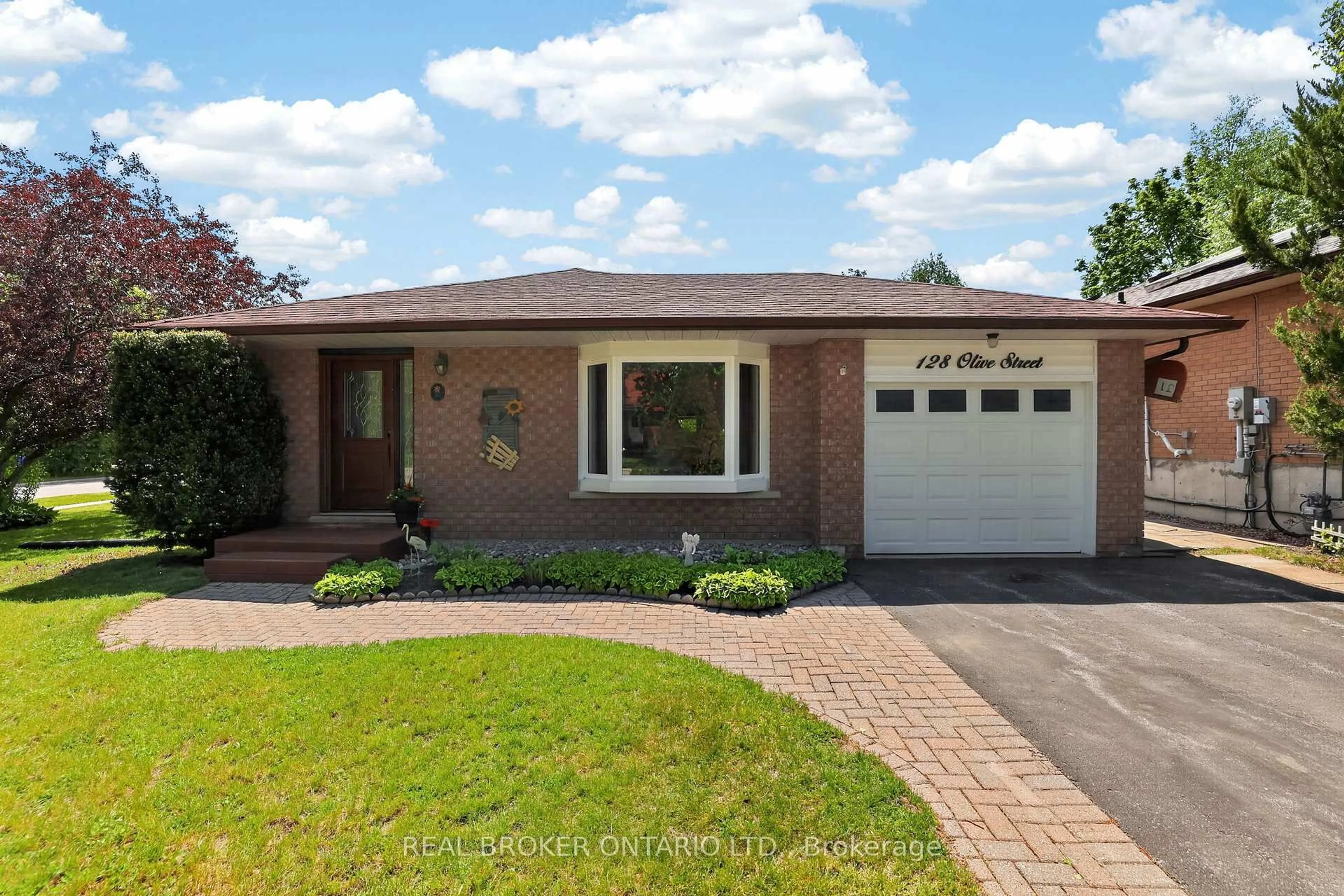 Home with brick exterior material, street for 128 Olive St, East Gwillimbury Ontario L9N 1M2