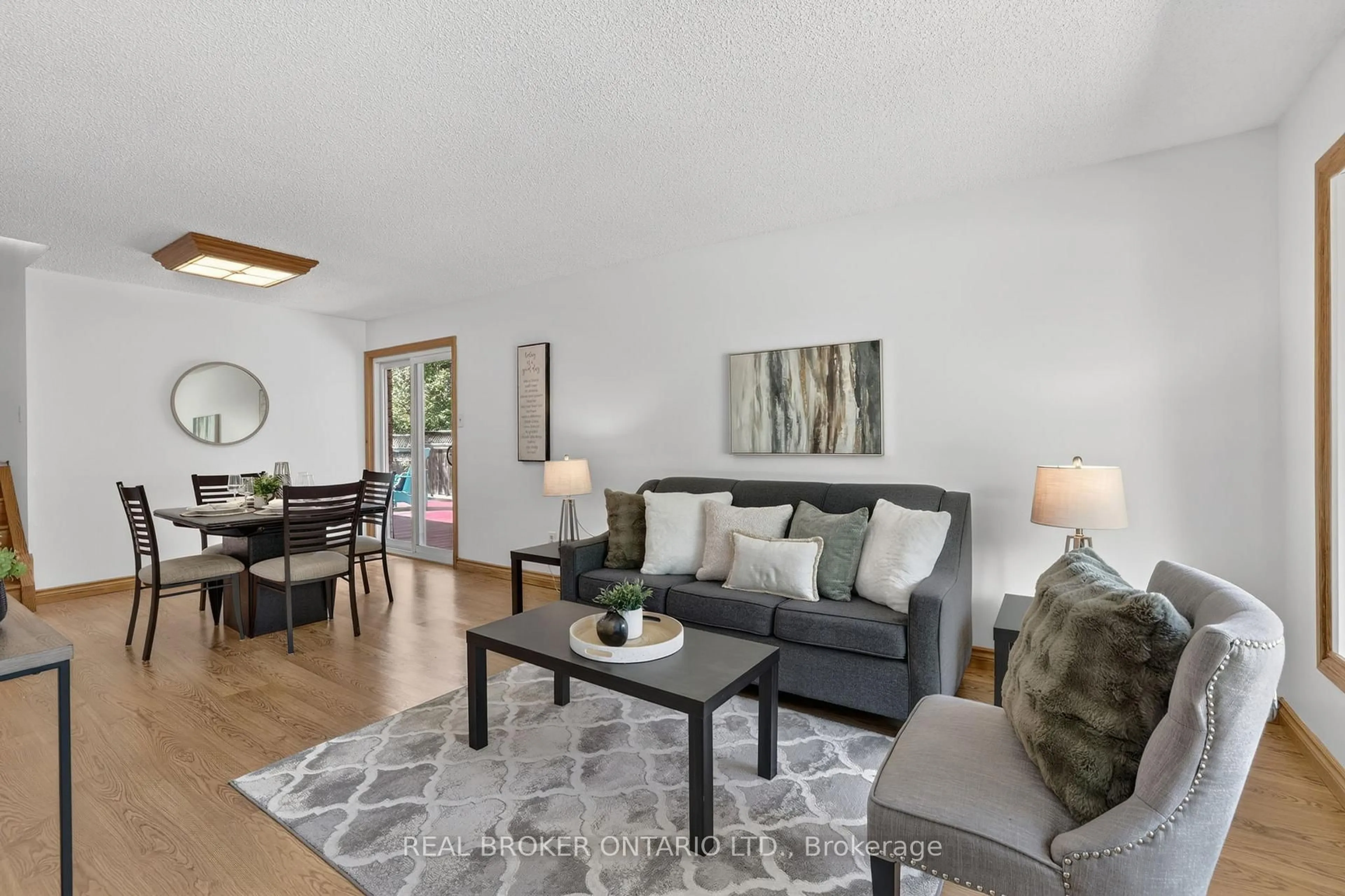 Living room with furniture, unknown for 128 Olive St, East Gwillimbury Ontario L9N 1M2