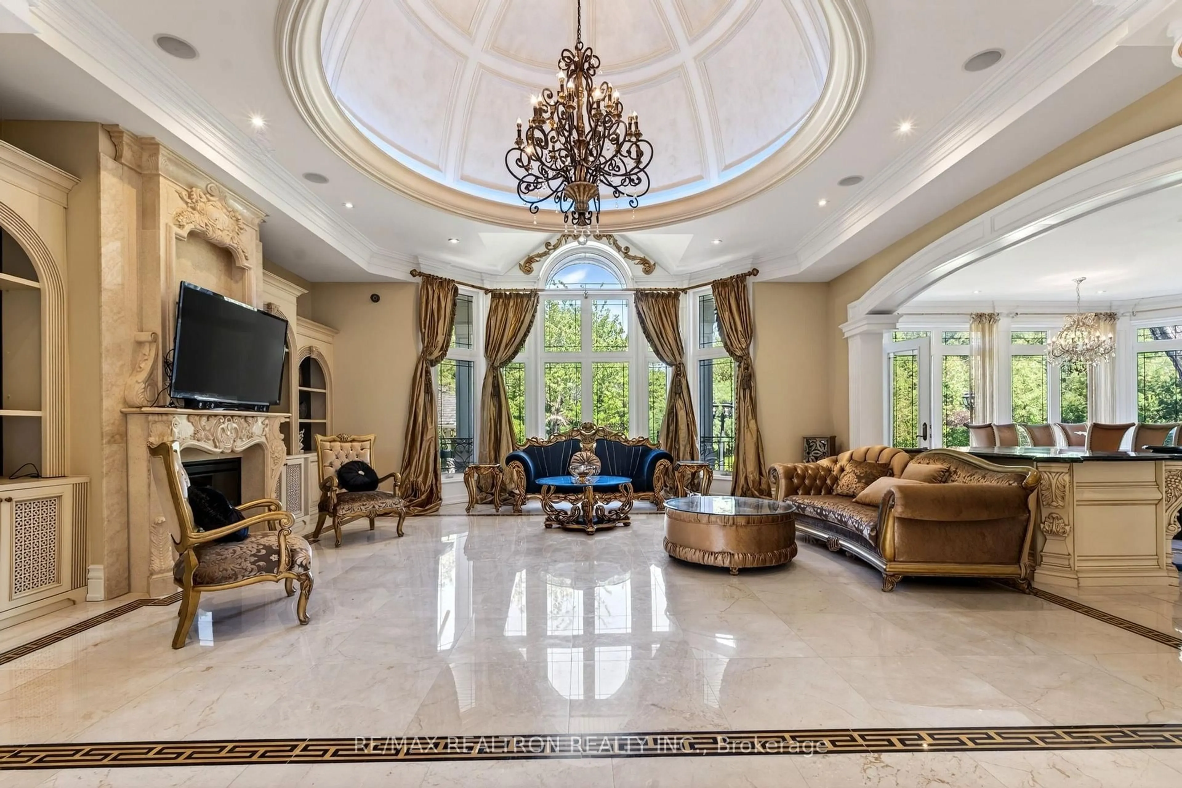 Indoor foyer for 30 Thornlea Rd, Markham Ontario L3T 1X3