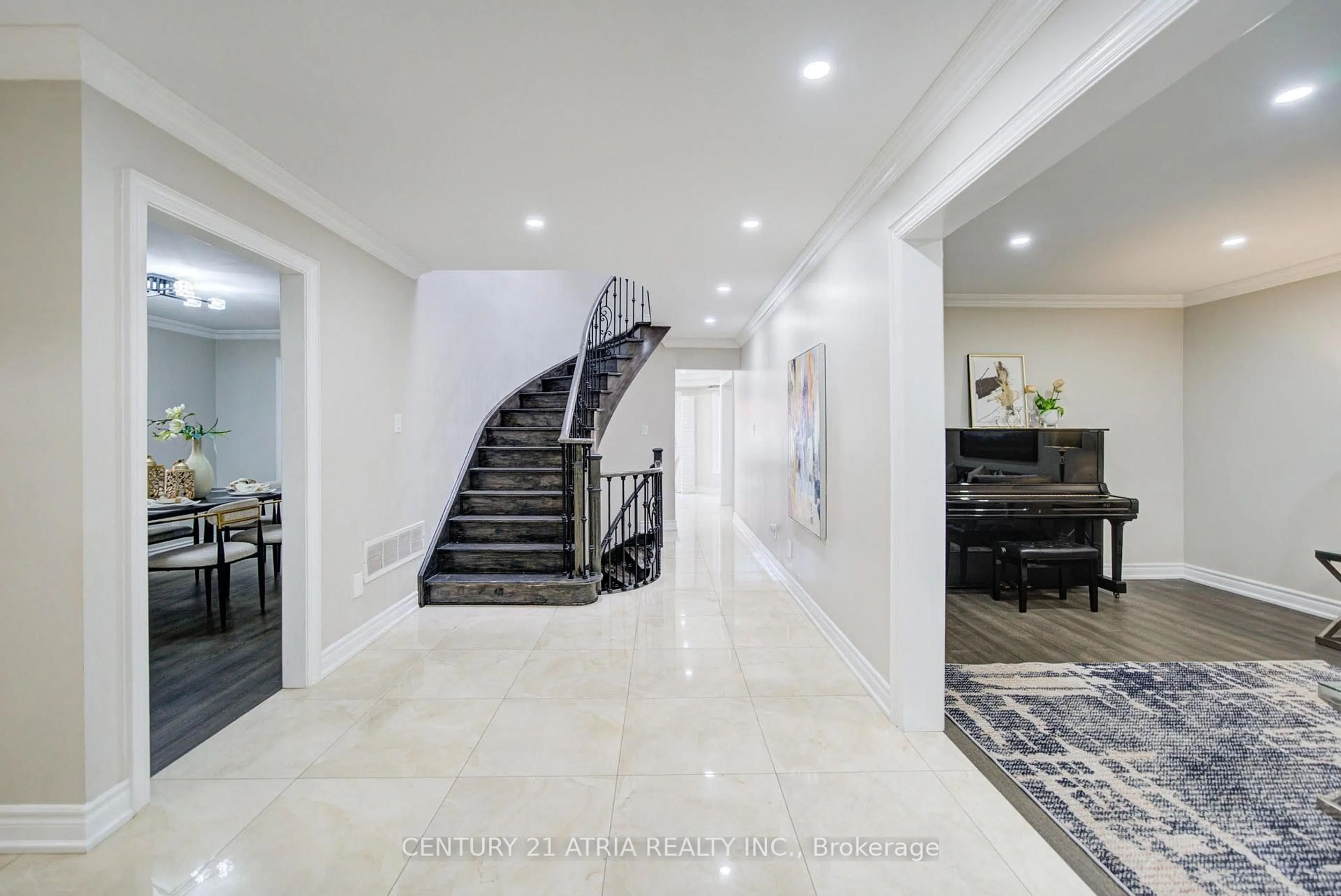 Indoor foyer for 47 Coledale Rd, Markham Ontario L3R 7X1