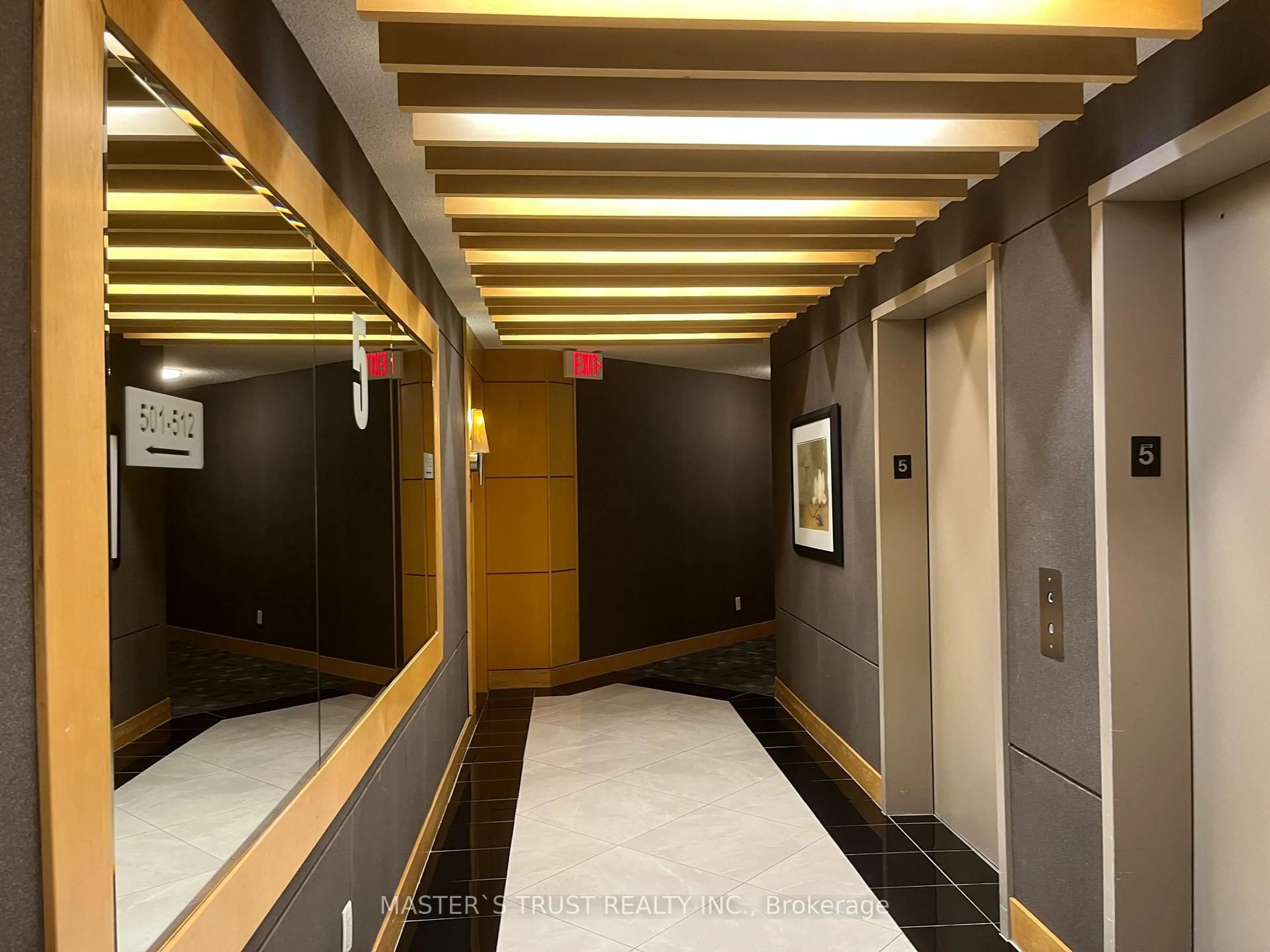 Indoor foyer for 62 Suncrest Blvd #522, Markham Ontario L3T 7Y6