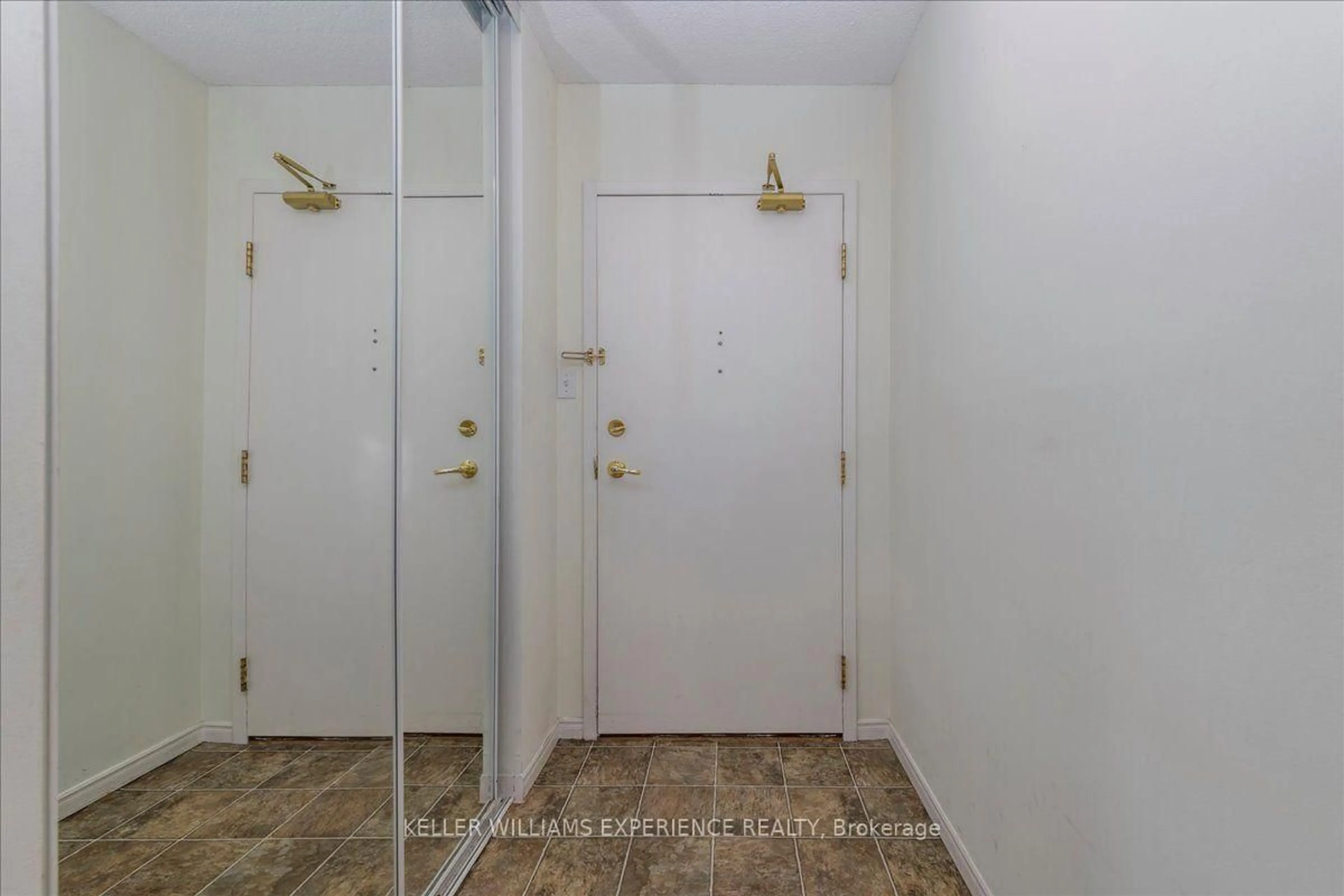 Unknown for 270 Davis Dr #503, Newmarket Ontario L3Y 8K2