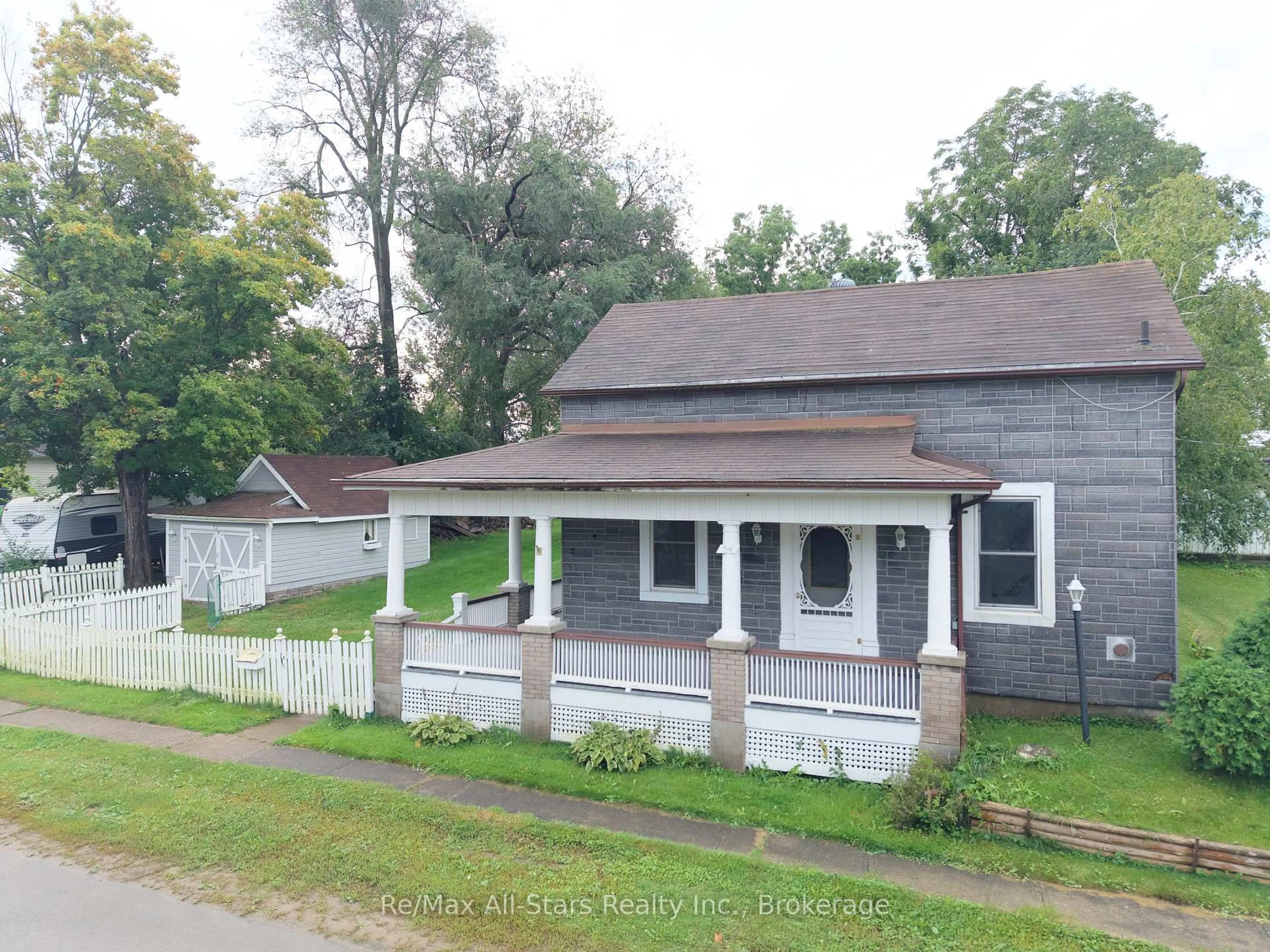 A pic from outside/outdoor area/front of a property/back of a property/a pic from drone, street for 54 Munro St, Brock Ontario L0E 1E0