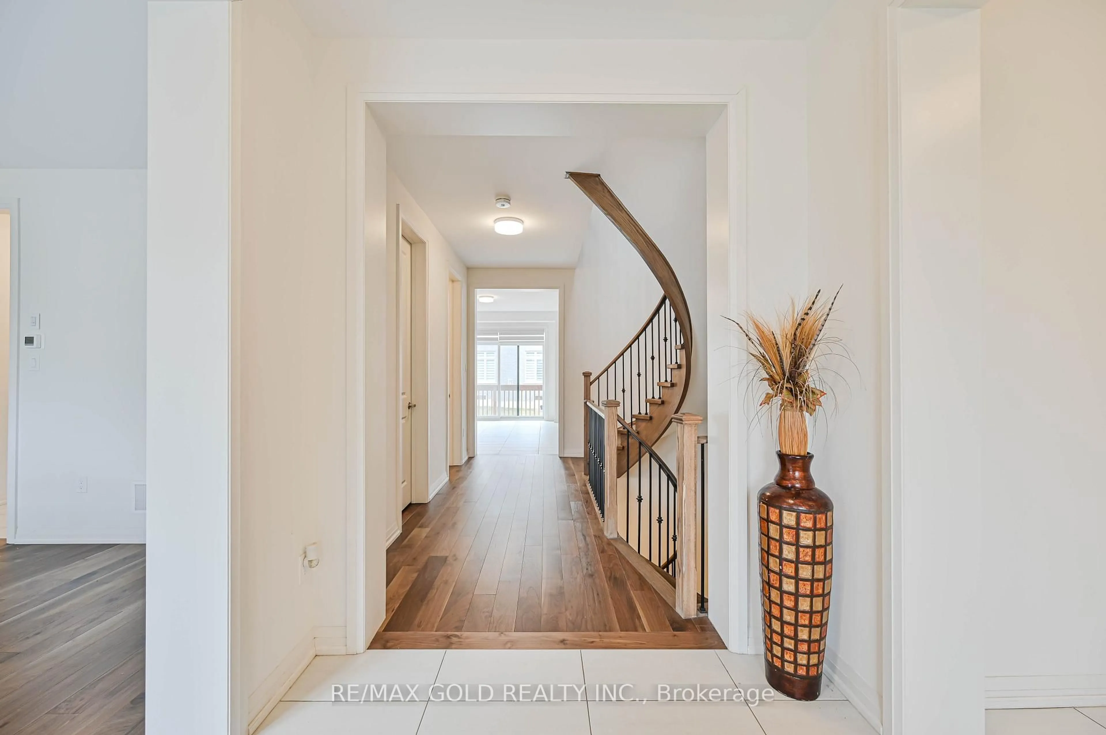 Indoor entryway for 5 Elderberry Way, Adjala-Tosorontio Ontario L0G 1W0