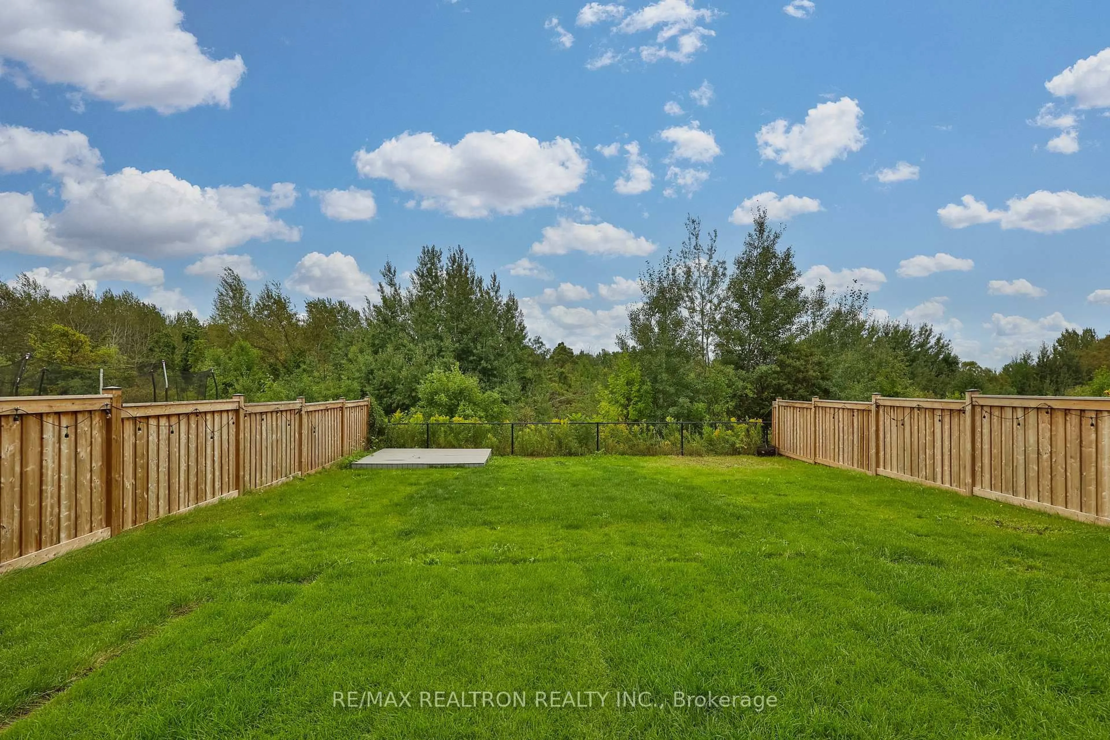 A pic from outside/outdoor area/front of a property/back of a property/a pic from drone, forest/trees view for 178 Ferragine Cres, Bradford West Gwillimbury Ontario L3Z 4K1