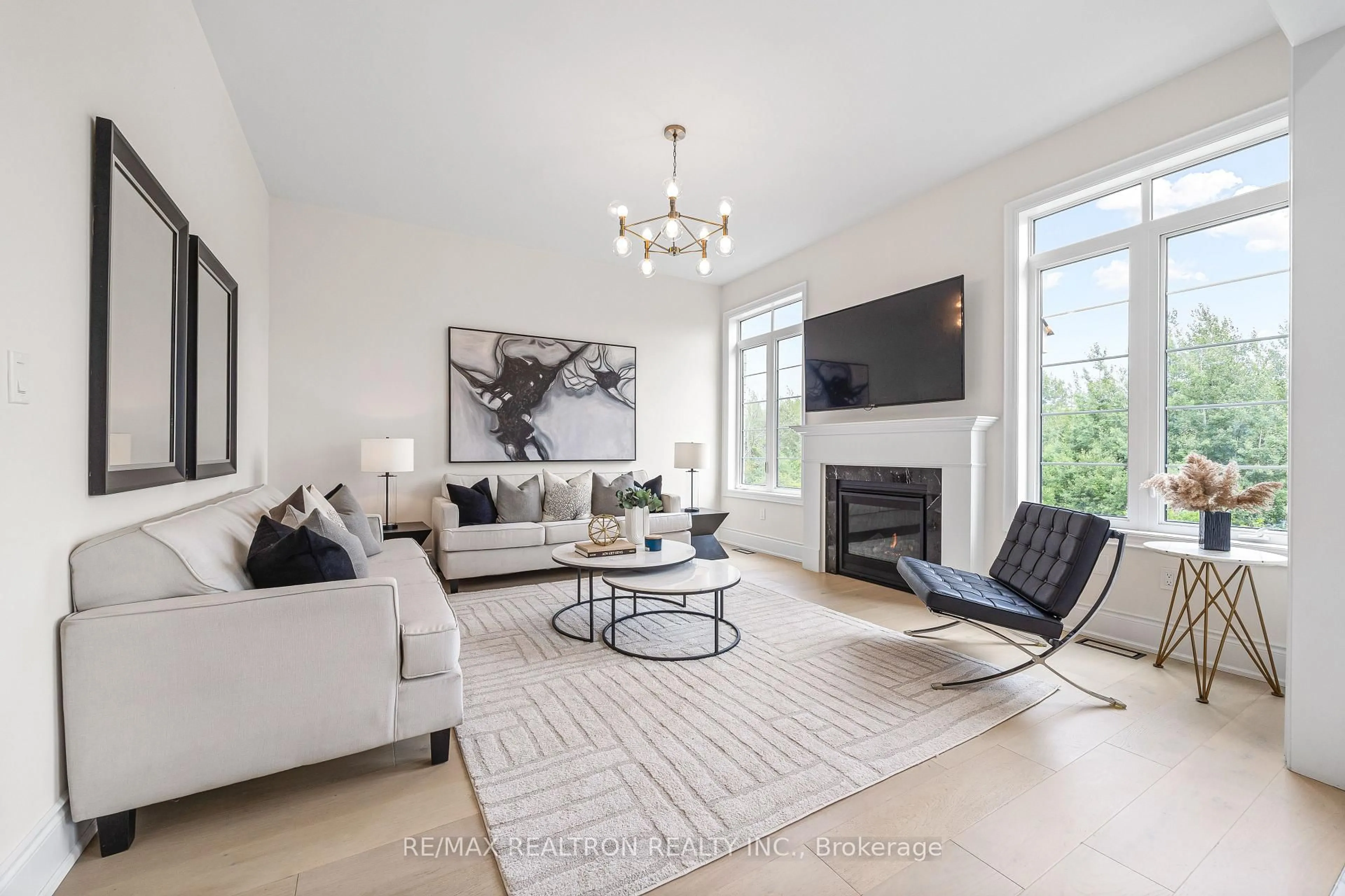 Living room with furniture, unknown for 178 Ferragine Cres, Bradford West Gwillimbury Ontario L3Z 4K1