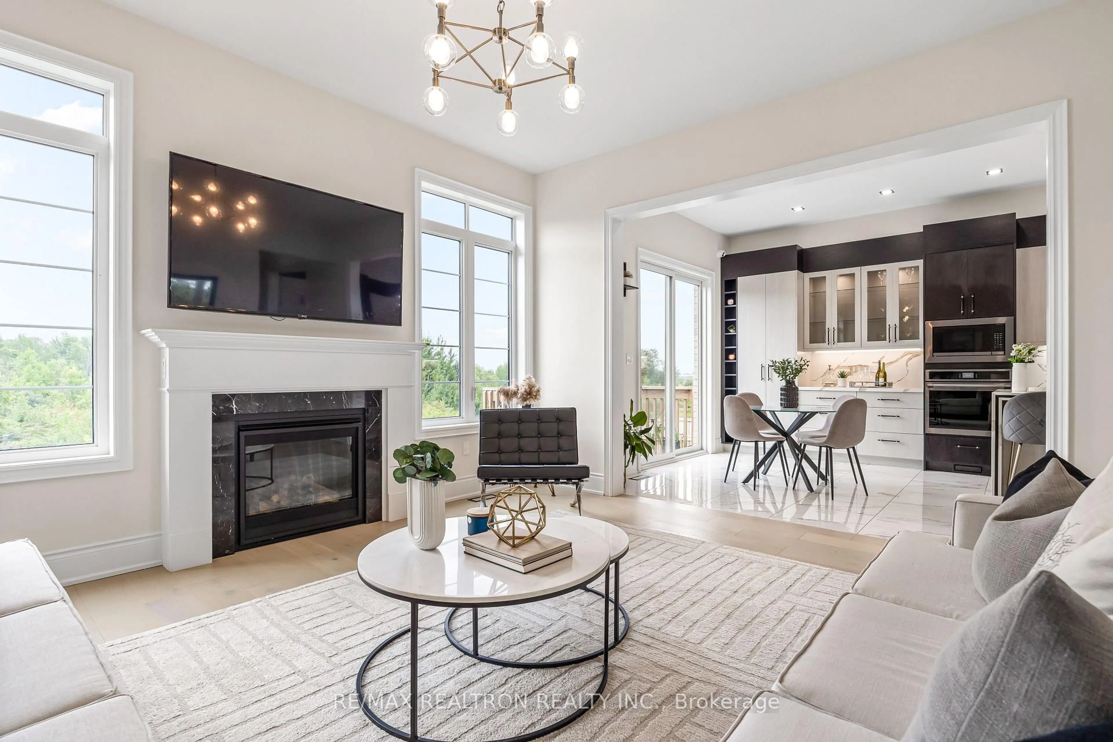 Living room with furniture, ceramic/tile floor for 178 Ferragine Cres, Bradford West Gwillimbury Ontario L3Z 4K1