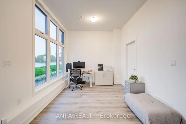 5448 Main St, Whitchurch-Stouffville 4