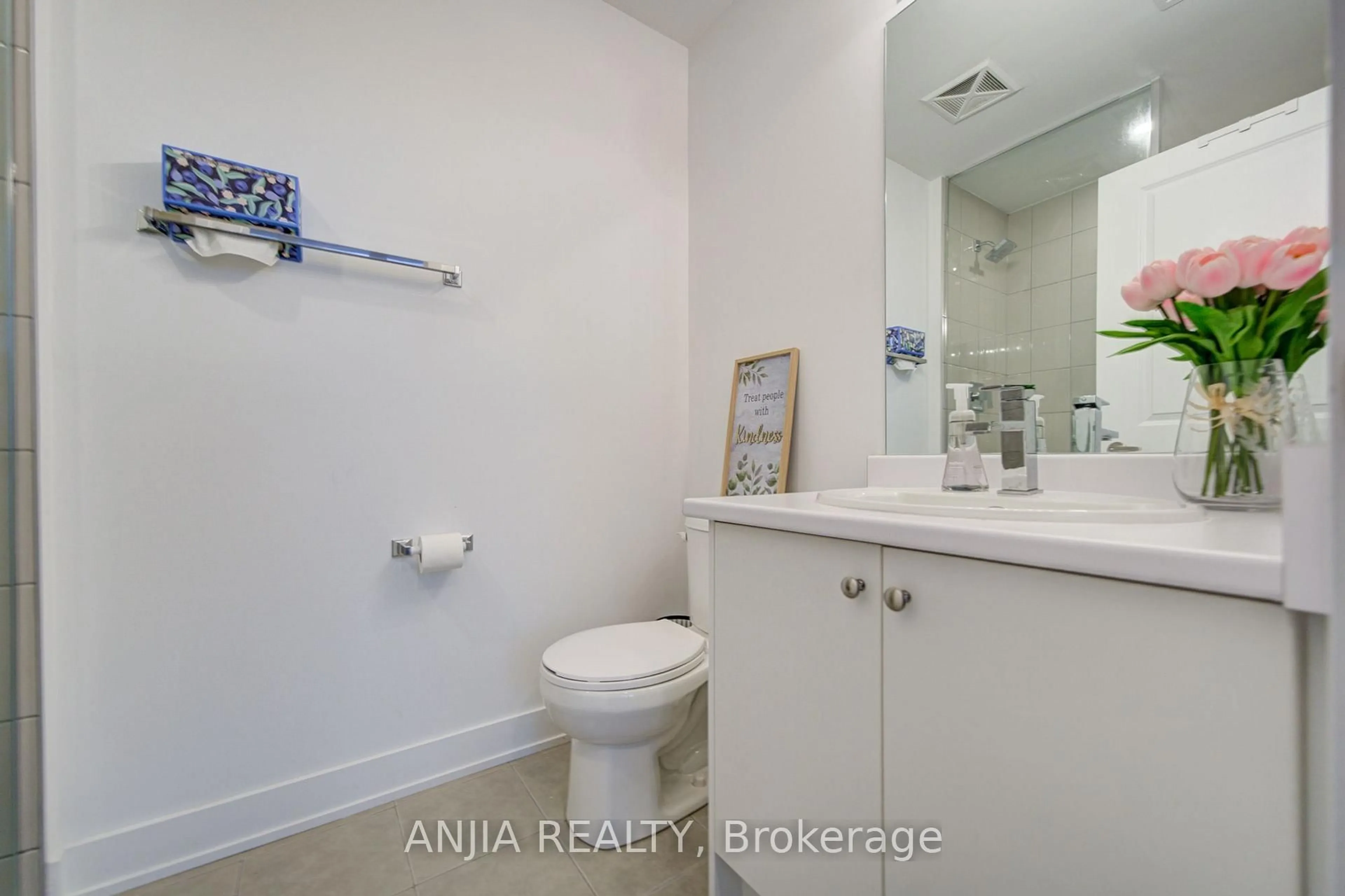 Standard bathroom, unknown for 5448 Main St, Whitchurch-Stouffville Ontario L4A 4W8