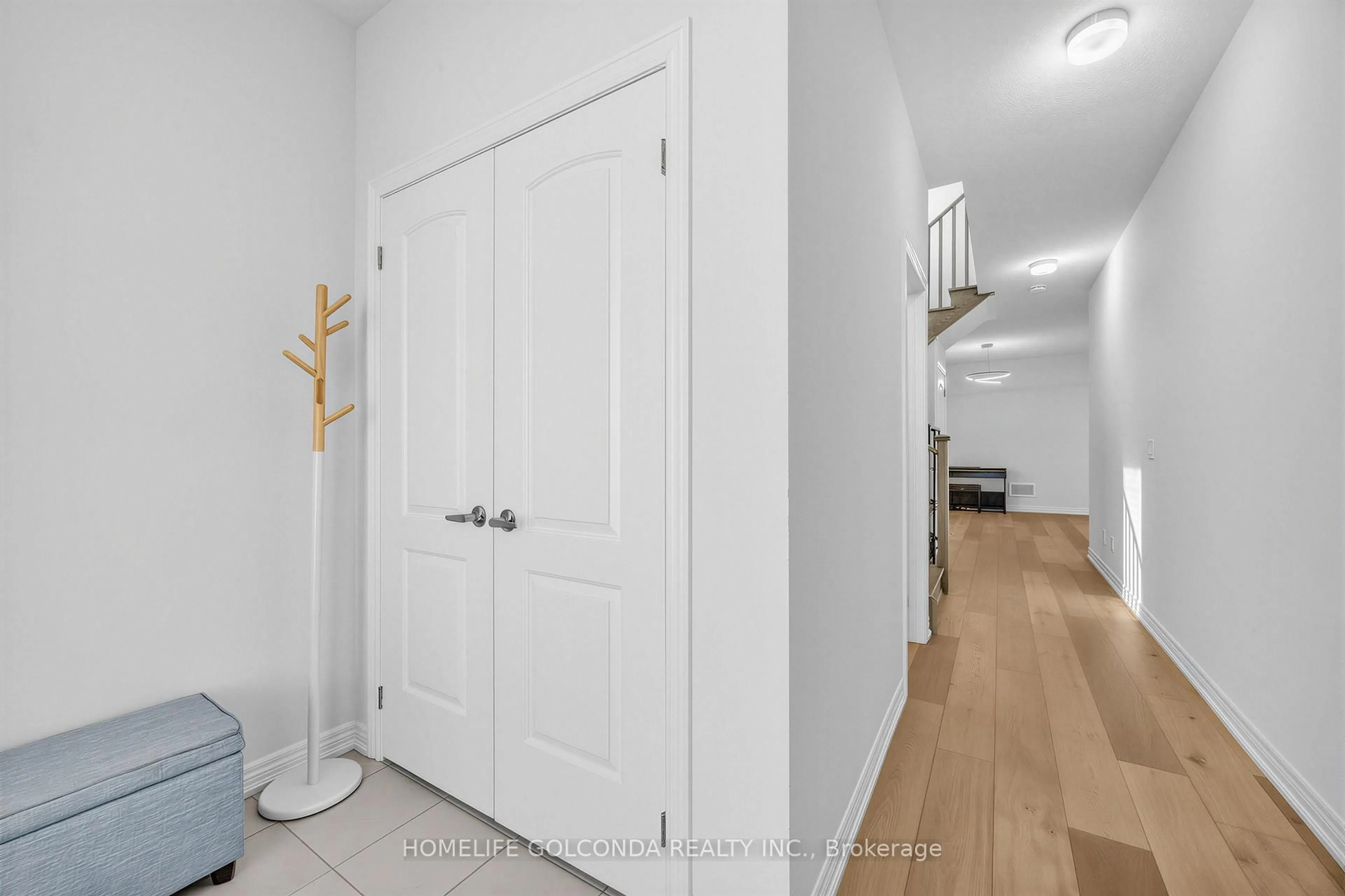 Indoor entryway for 35 sprucedale Sprucedale Way, Whitchurch-Stouffville Ontario L4A 4X4