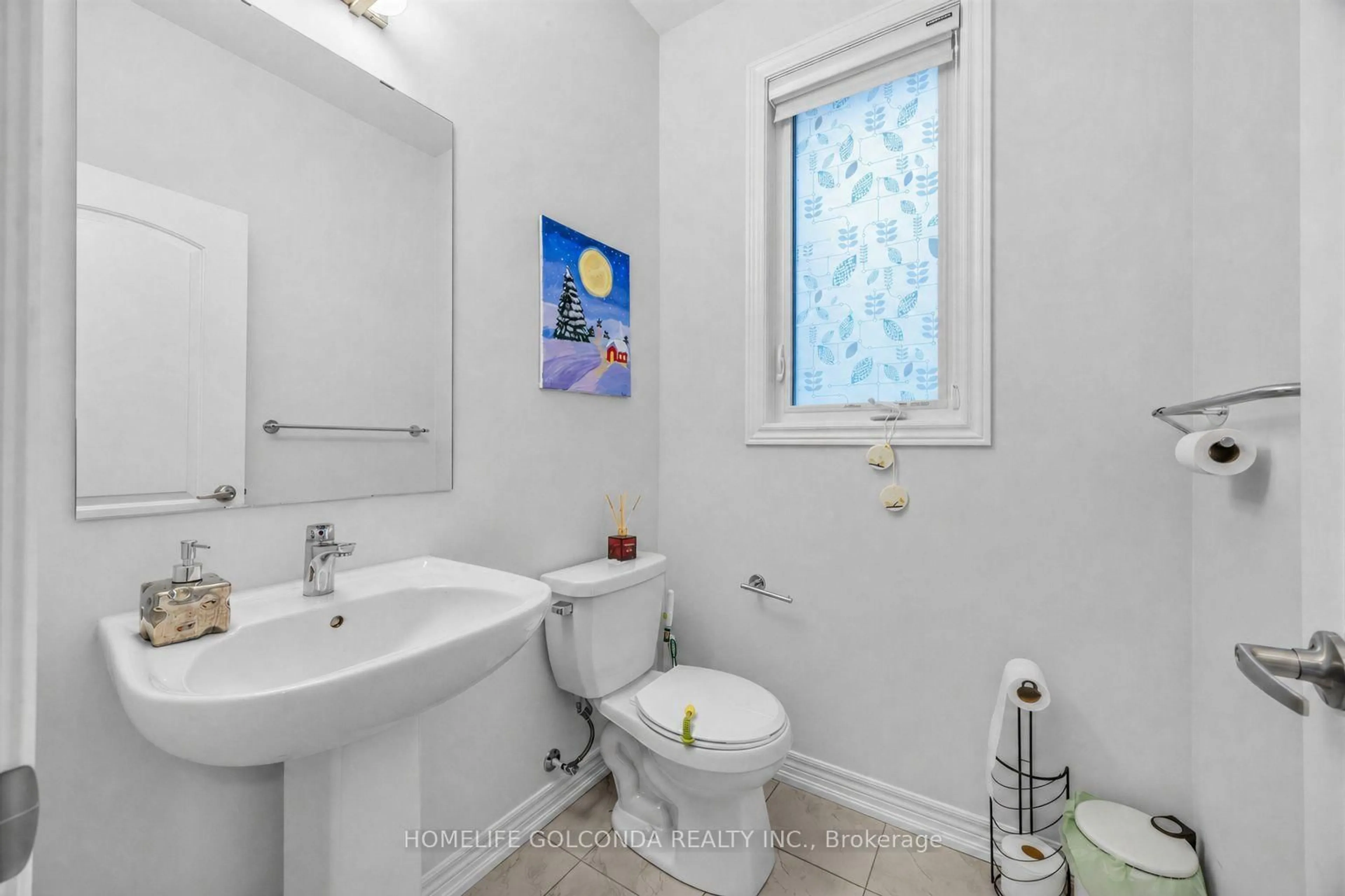 Standard bathroom, ceramic/tile floor for 35 sprucedale Sprucedale Way, Whitchurch-Stouffville Ontario L4A 4X4