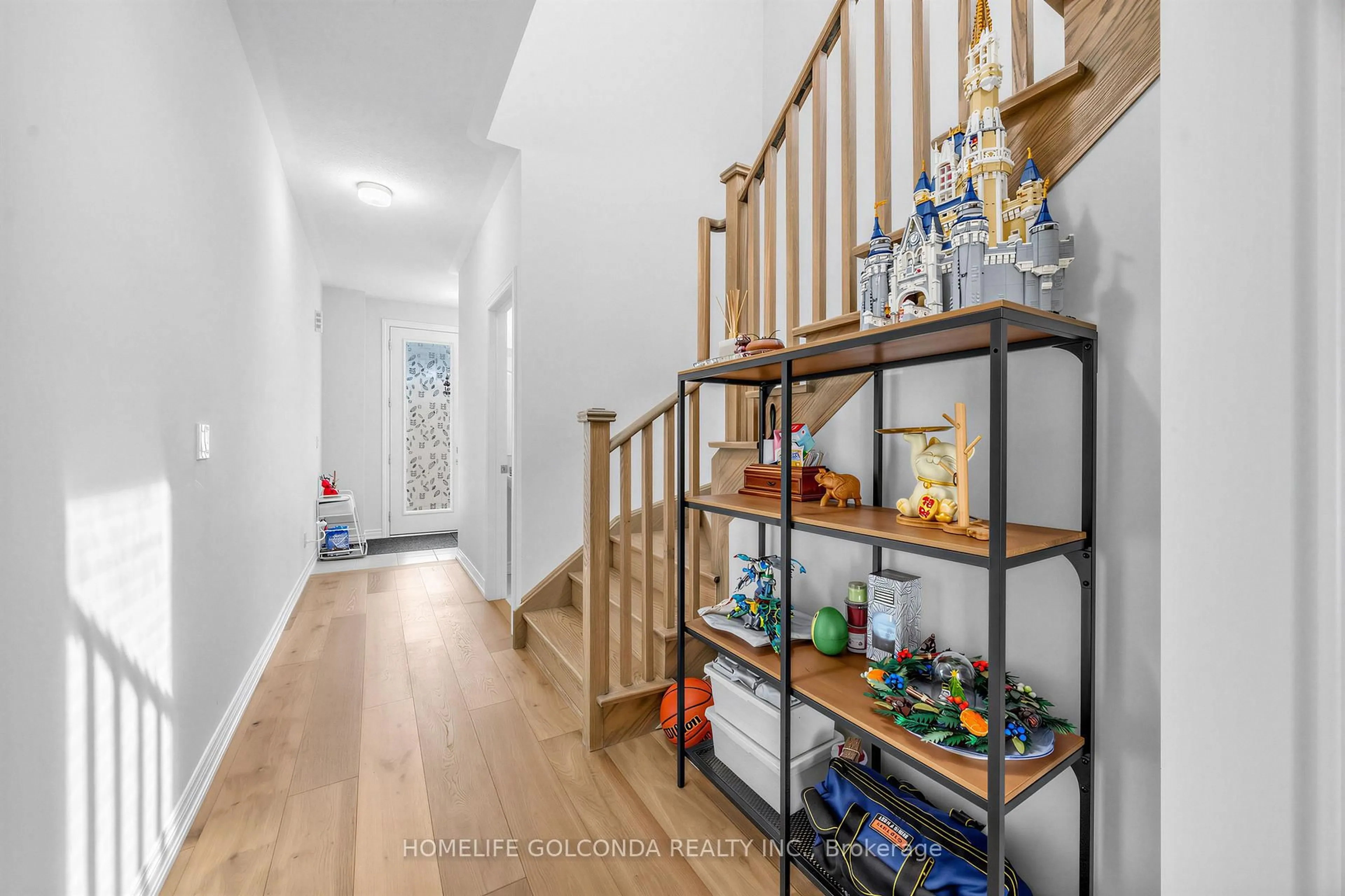 Indoor entryway for 35 sprucedale Sprucedale Way, Whitchurch-Stouffville Ontario L4A 4X4