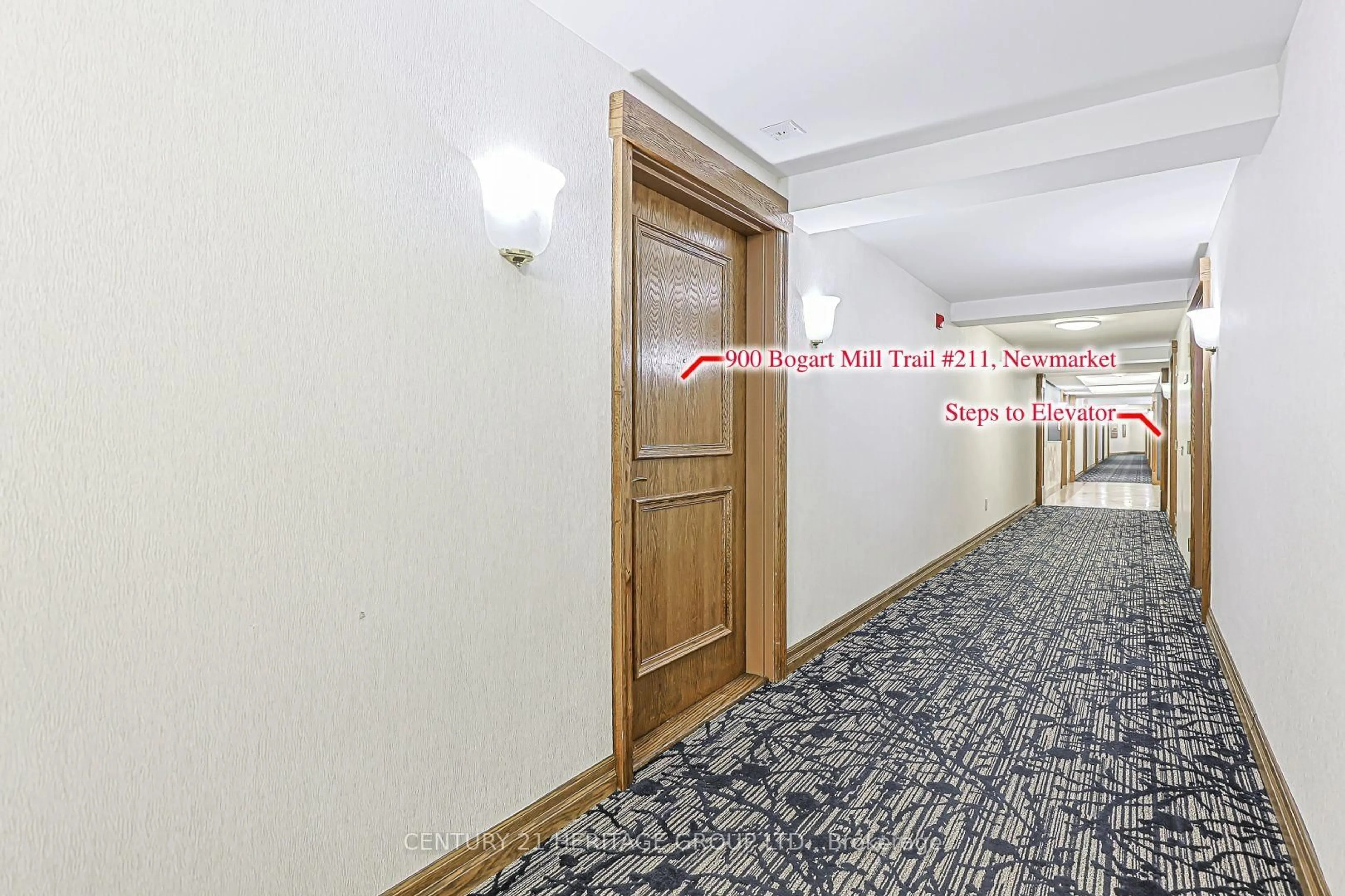Indoor foyer for 900 Bogart Mill Tr #211, Newmarket Ontario L3Y 8V5