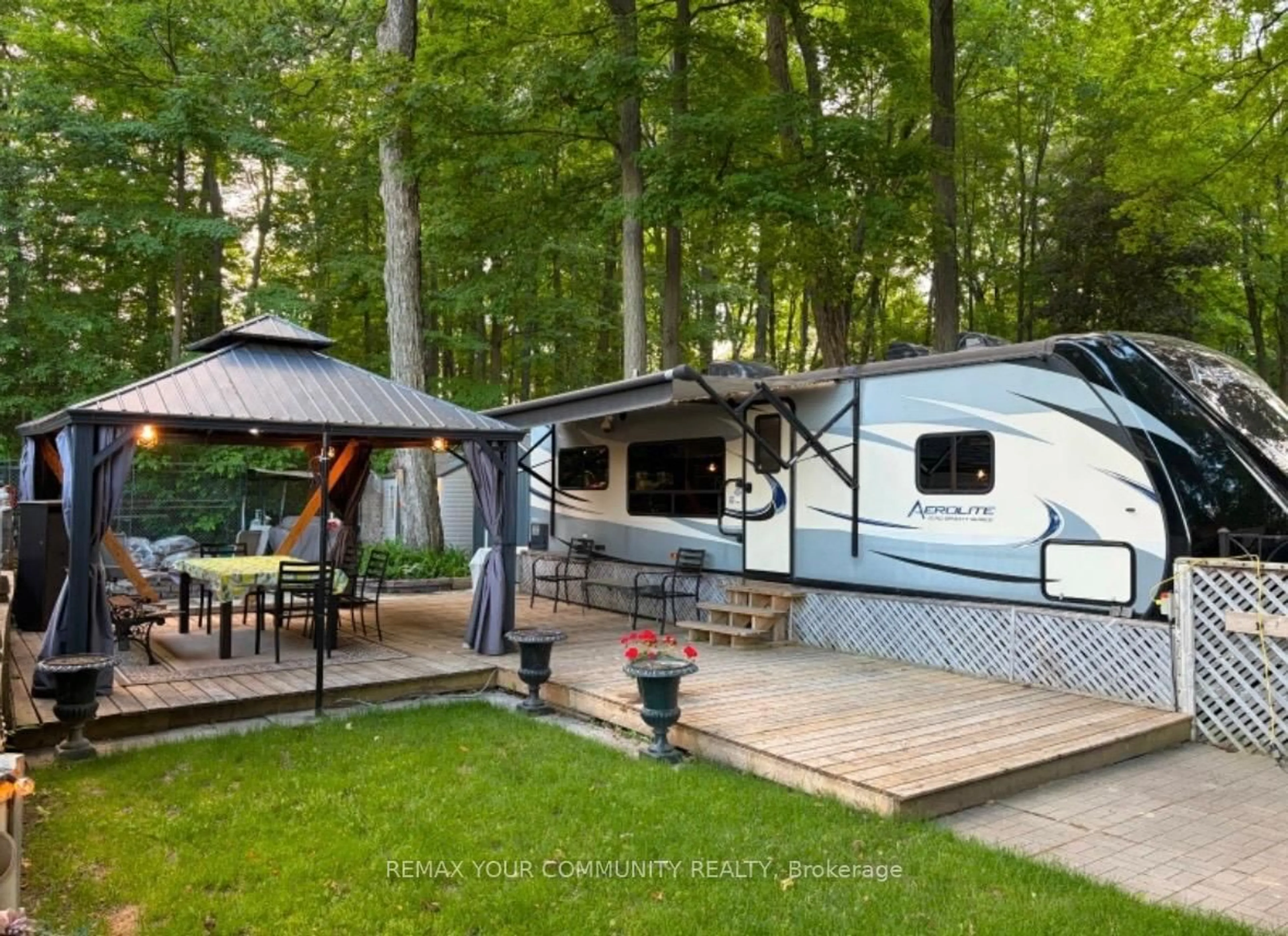 Patio, forest/trees view for 285 Crydernams Sdrd #112, Georgina Ontario L0E 1A0