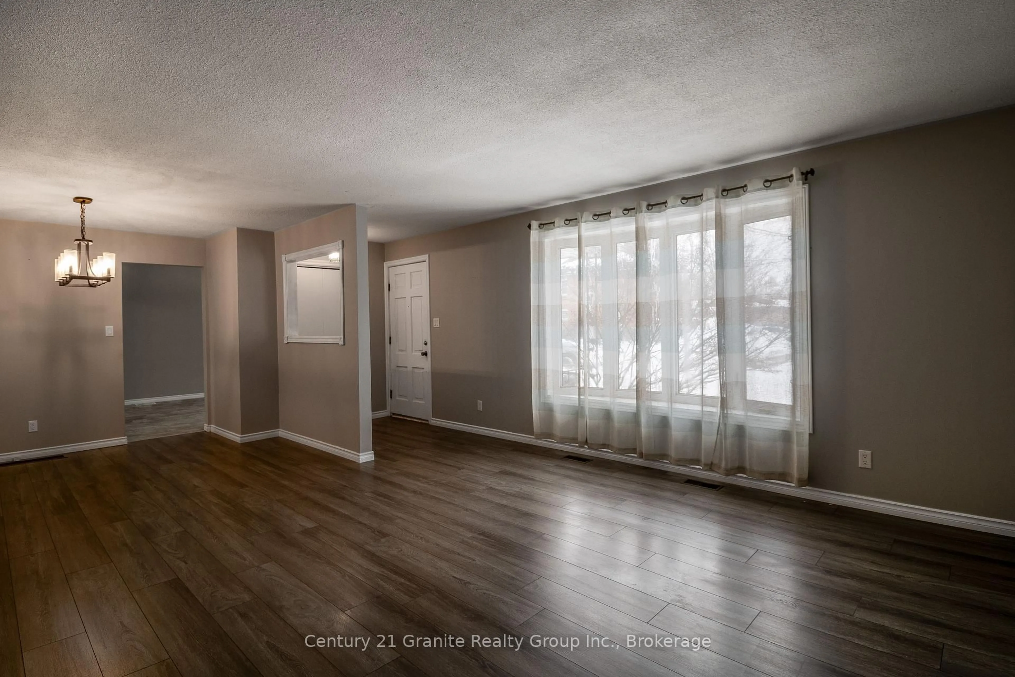 A pic of a room for 55 Wellington St, New Tecumseth Ontario L9R 1G8