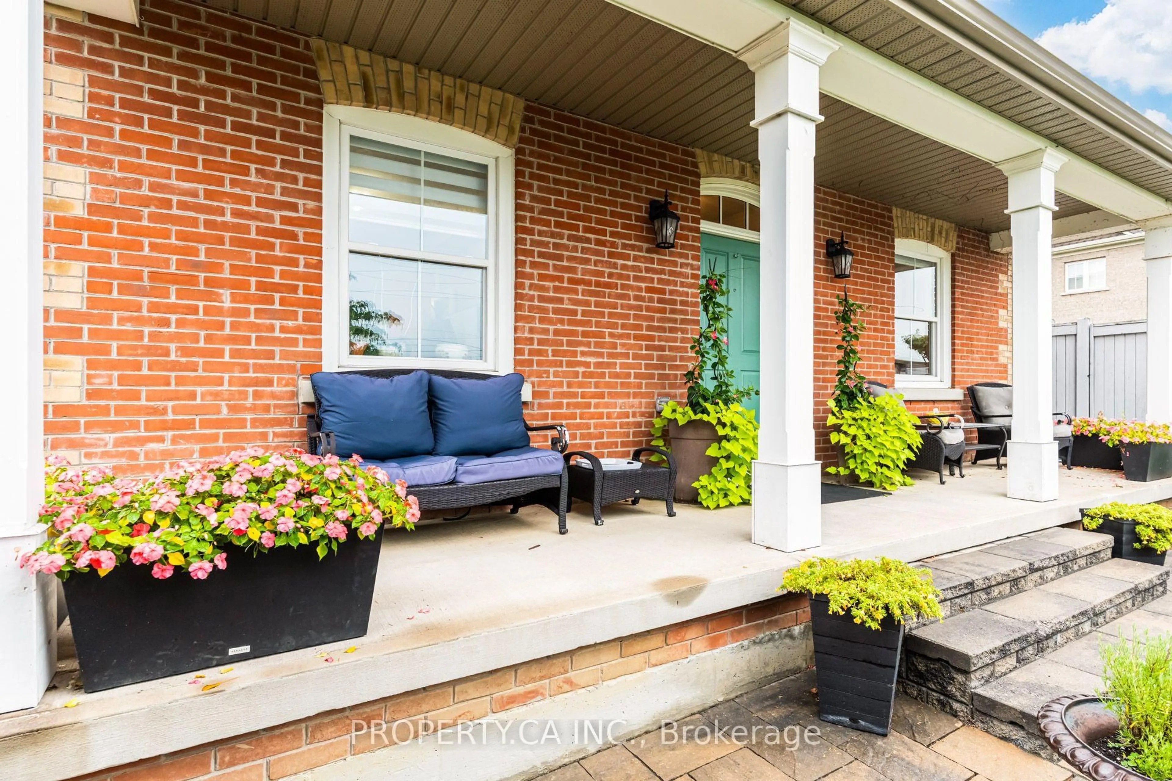 Home with brick exterior material, street for 33 Betony Dr, Richmond Hill Ontario L4E 0V6