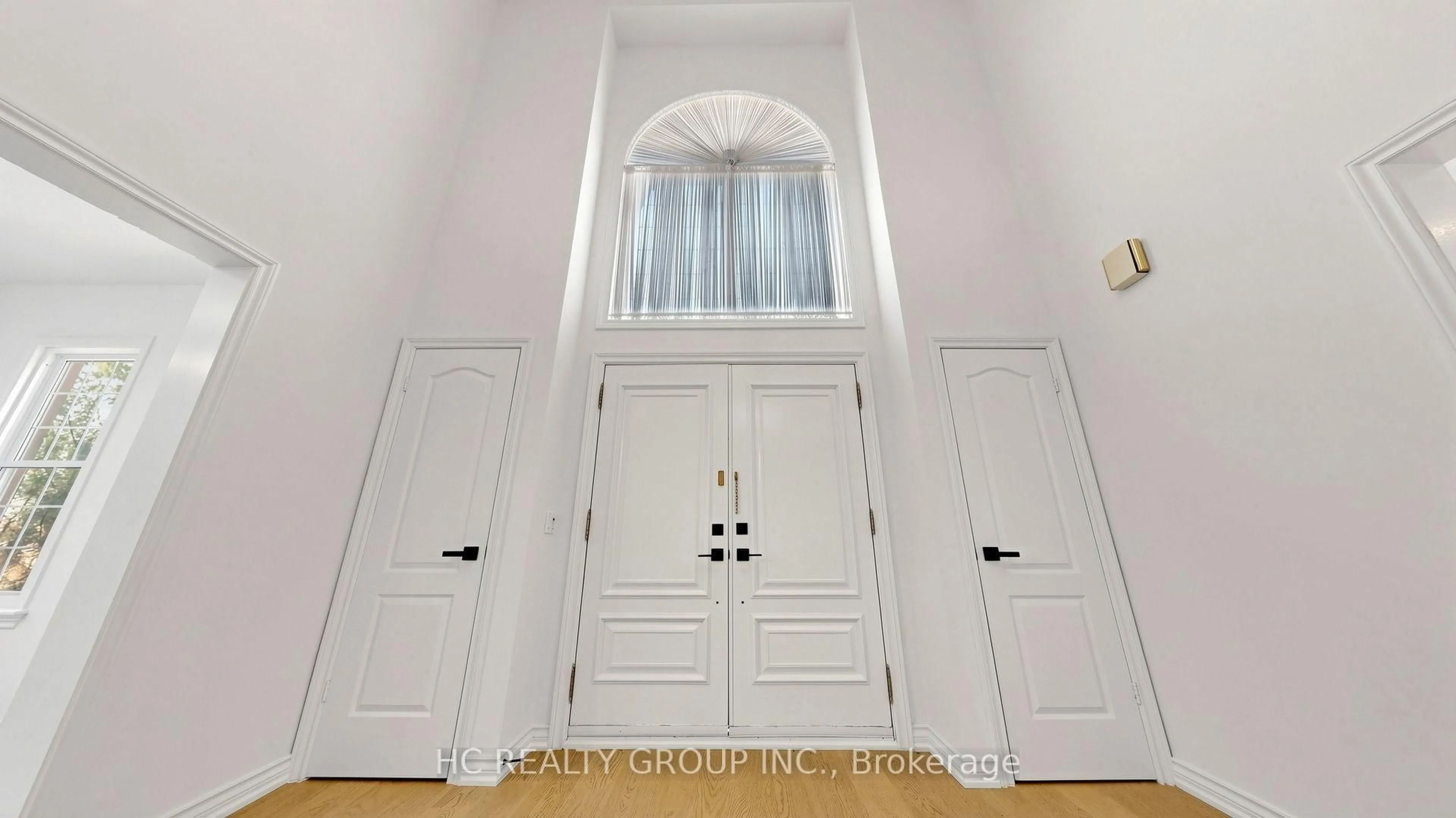 Indoor entryway for 26 Landmark Crt, Markham Ontario L3R 0Z5