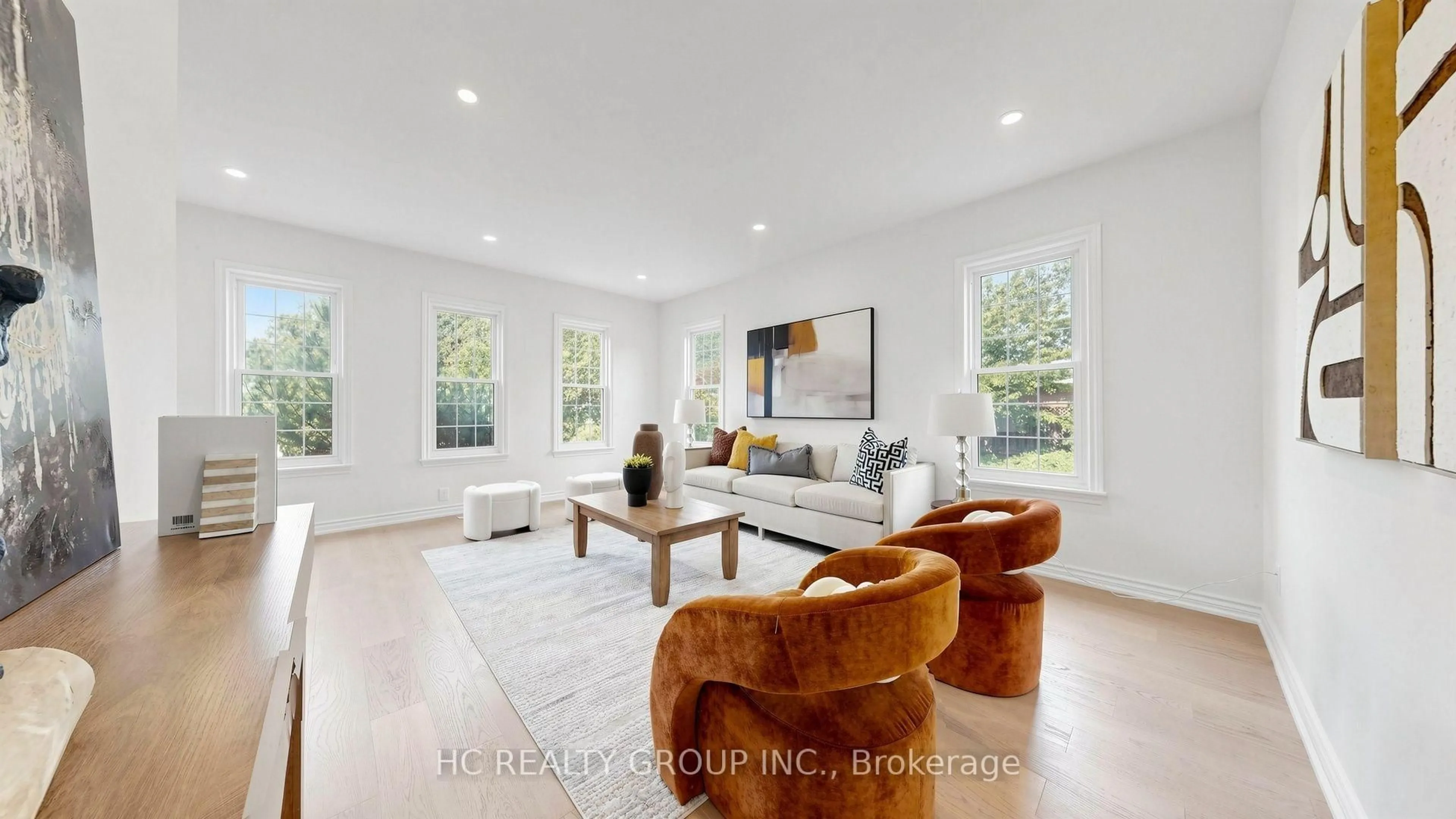 Living room with furniture, unknown for 26 Landmark Crt, Markham Ontario L3R 0Z5