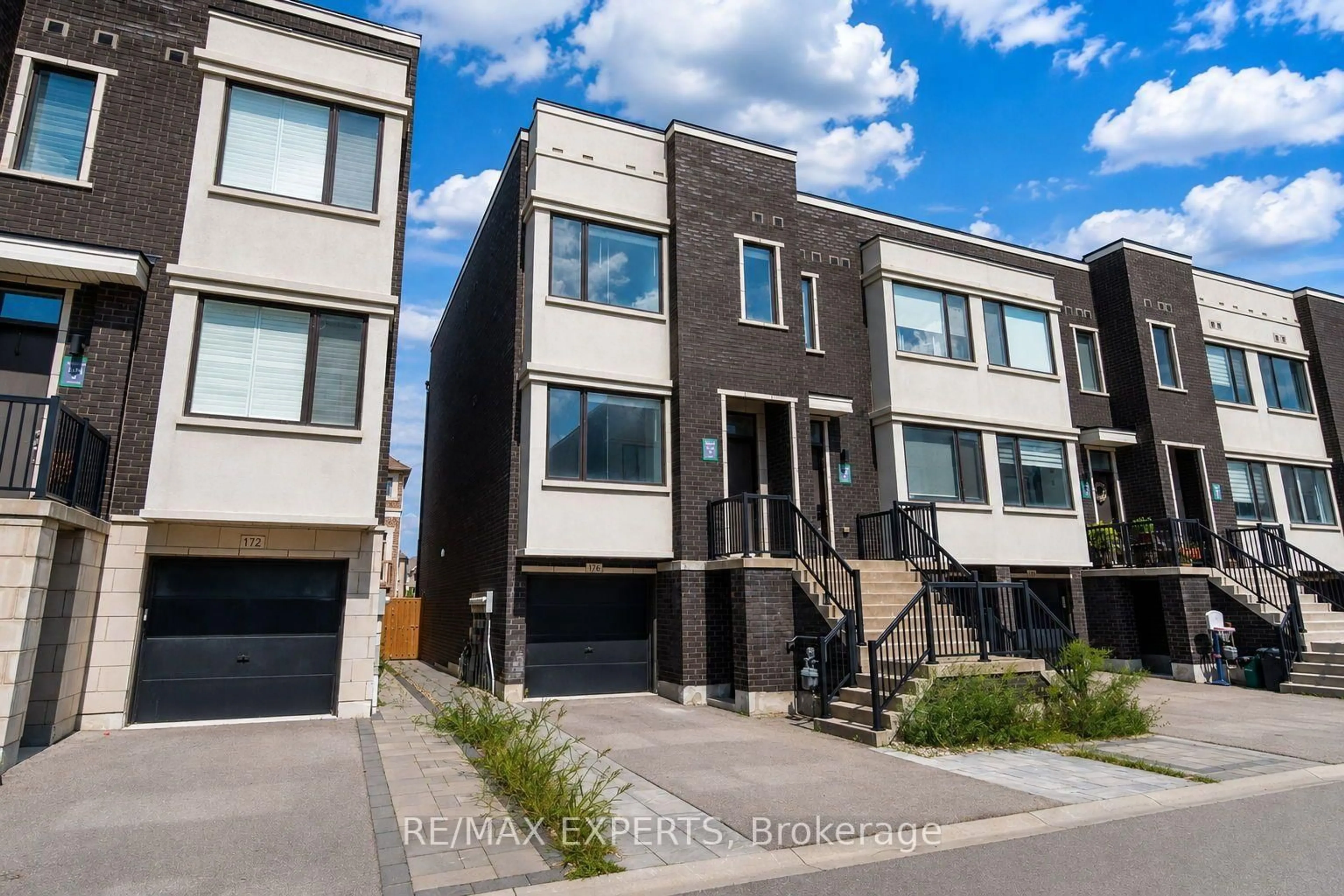 Home with brick exterior material, street for 176 Sydney Circ, Vaughan Ontario L4H 4R2
