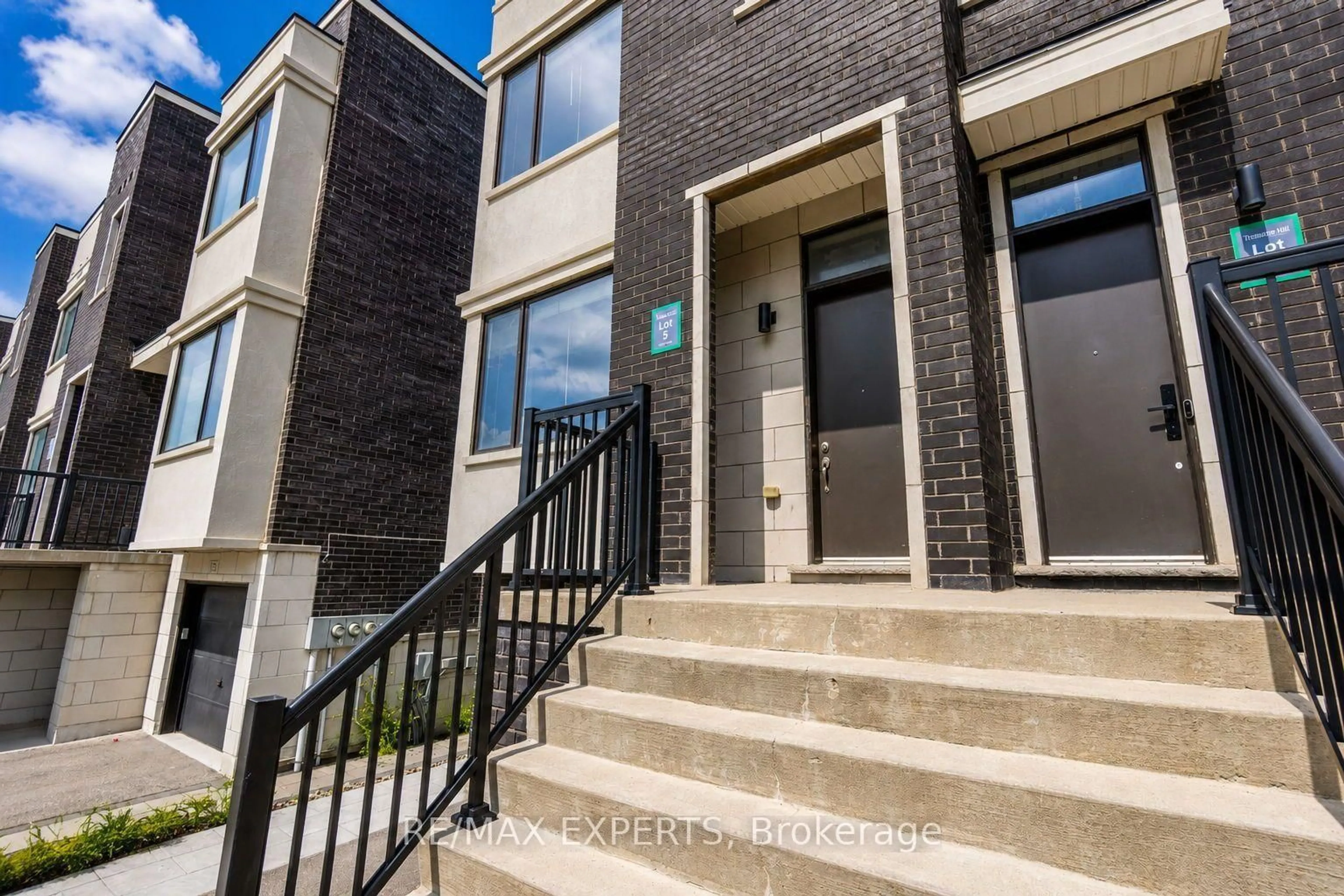 Unknown for 176 Sydney Circ, Vaughan Ontario L4H 4R2