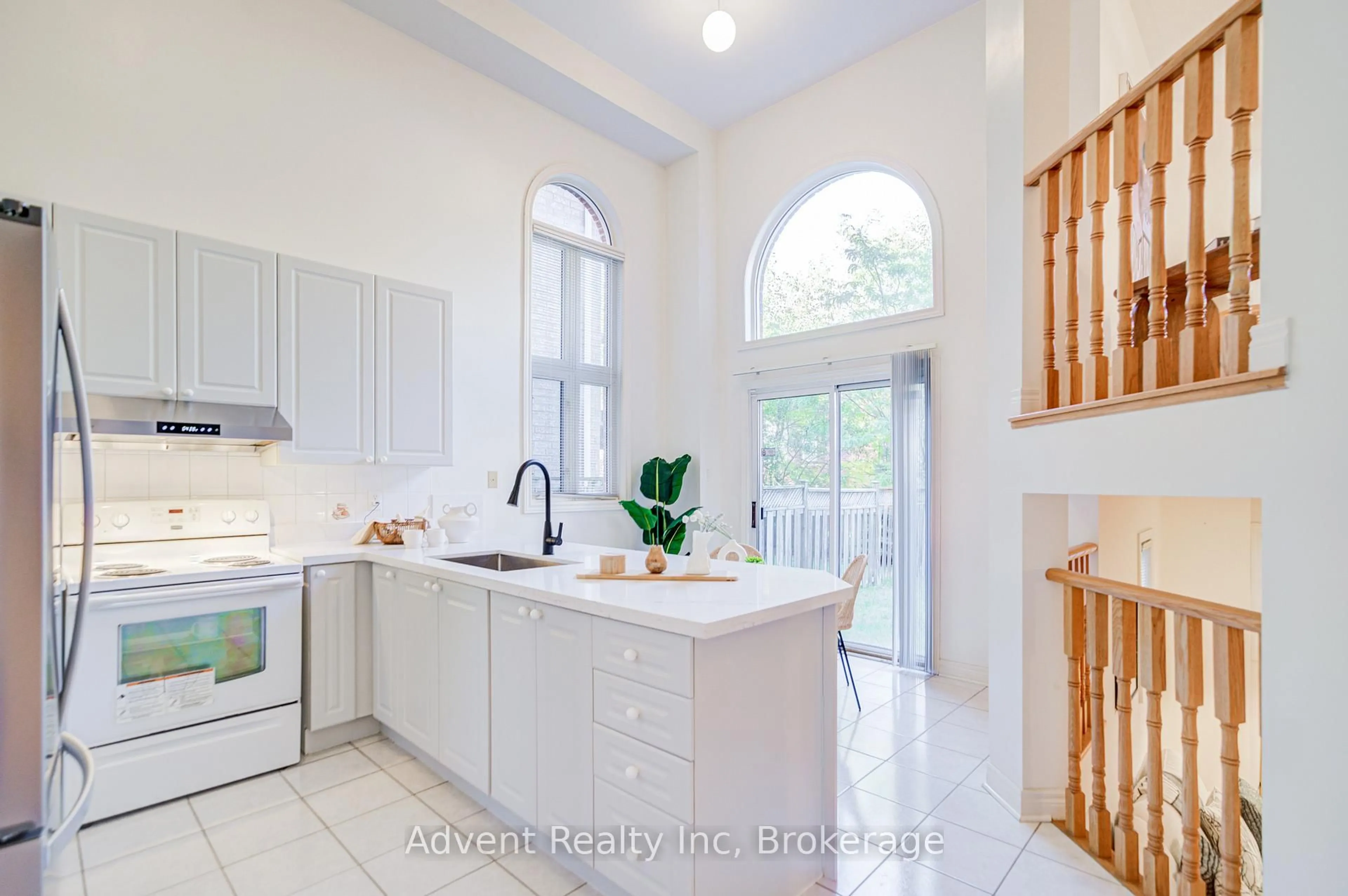 Open concept kitchen, ceramic/tile floor for 147 Frank Endean Rd, Richmond Hill Ontario L4S 1S7