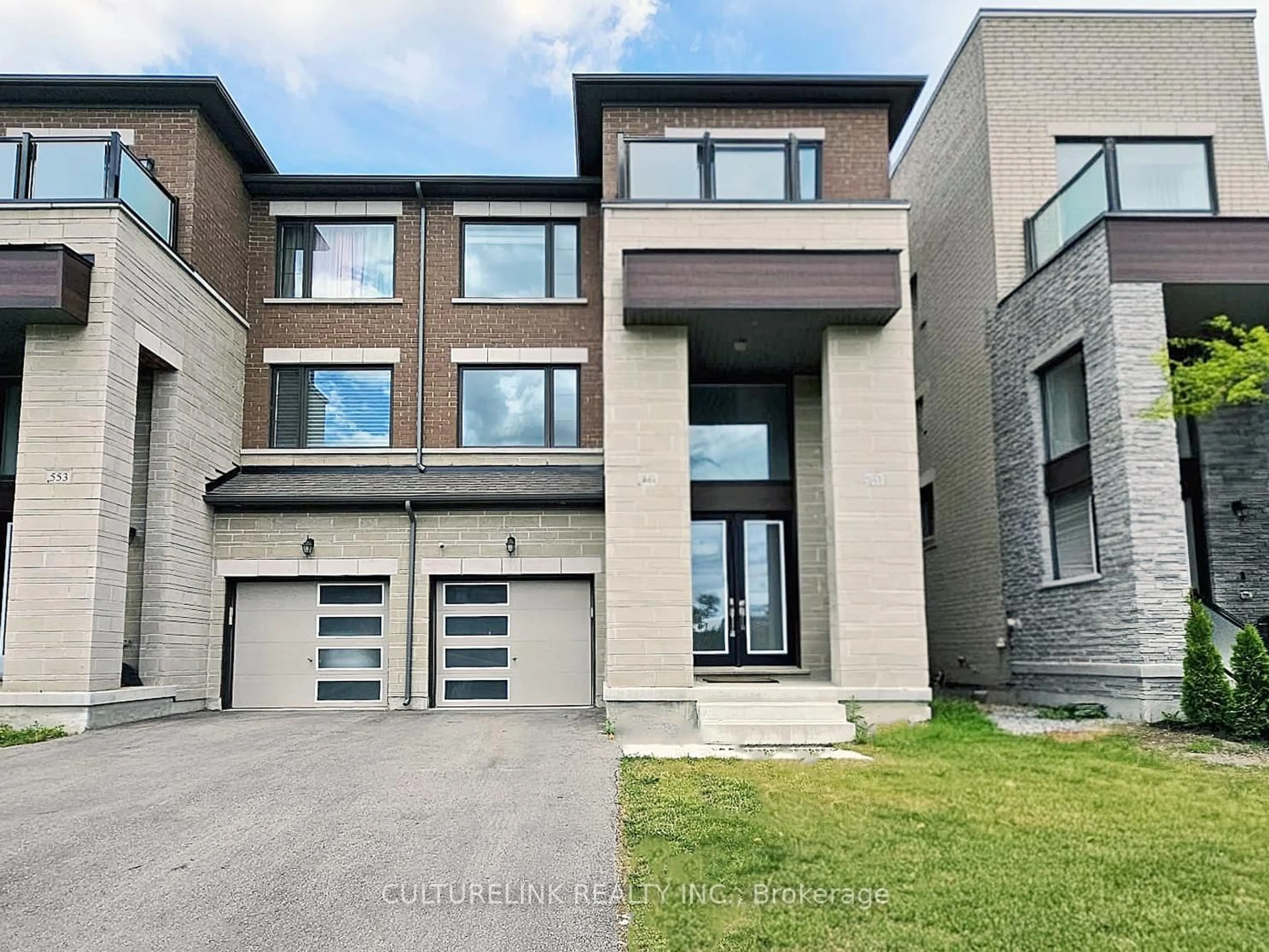 Home with brick exterior material, unknown for 551 New England Crt, Newmarket Ontario L3X 0M5