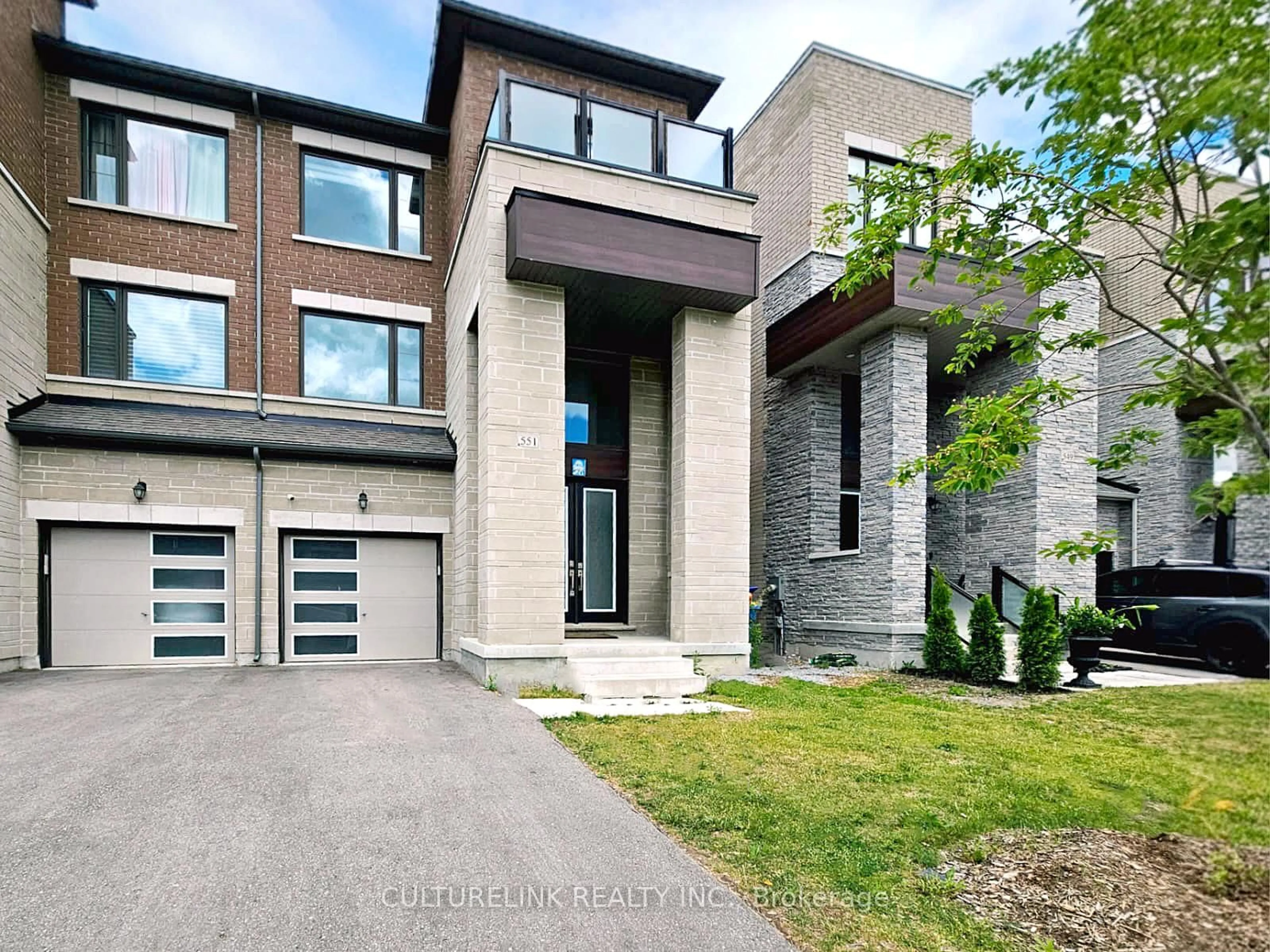 Home with brick exterior material, street for 551 New England Crt, Newmarket Ontario L3X 0M5