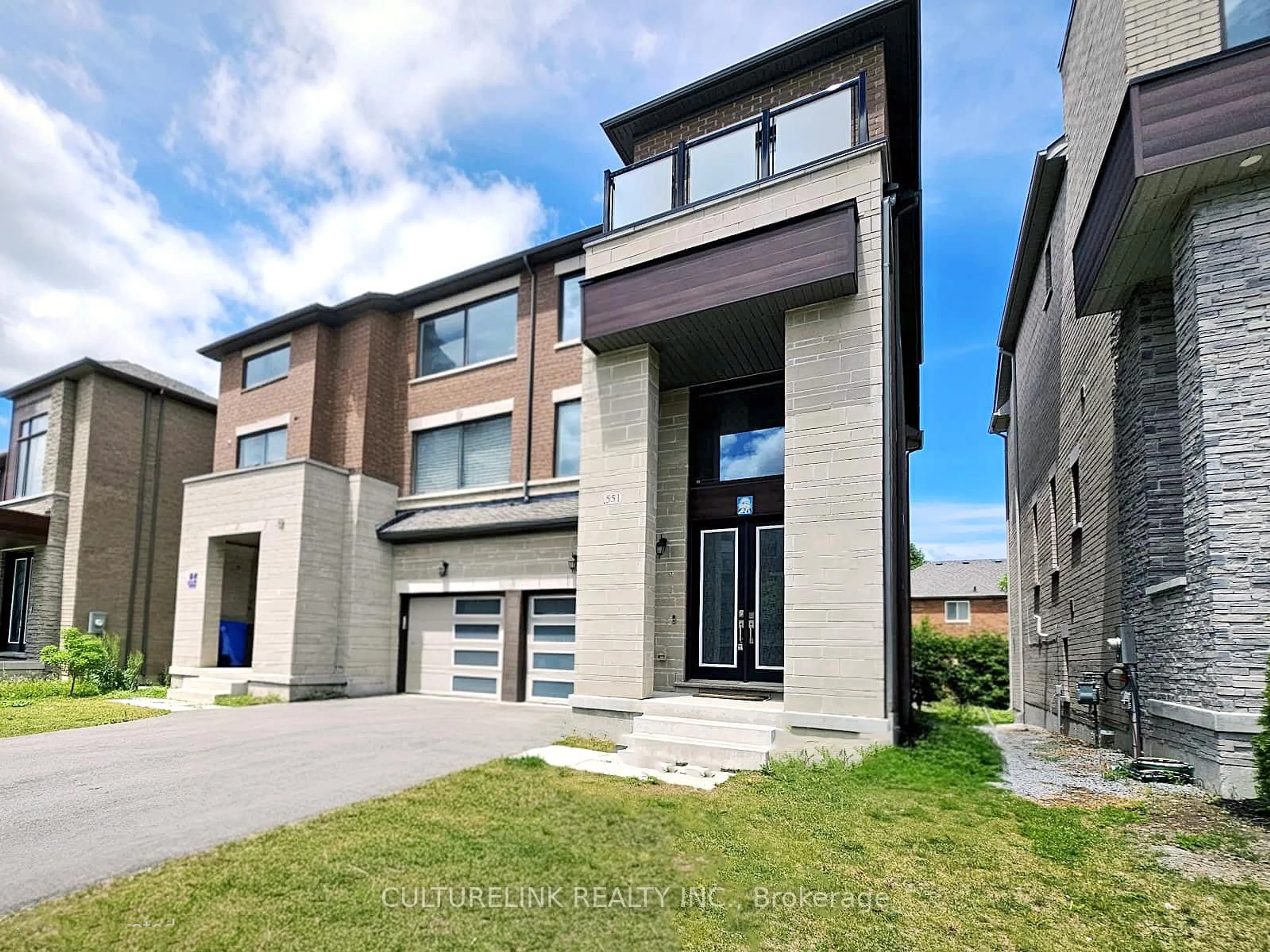 Home with brick exterior material, street for 551 New England Crt, Newmarket Ontario L3X 0M5