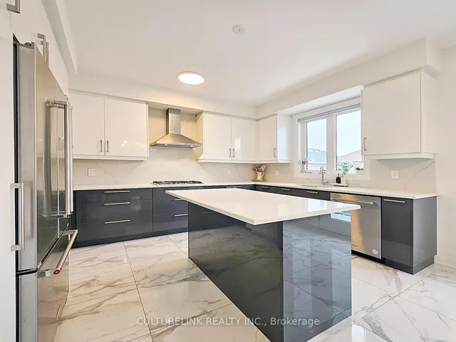 551 New England Crt, Newmarket 5