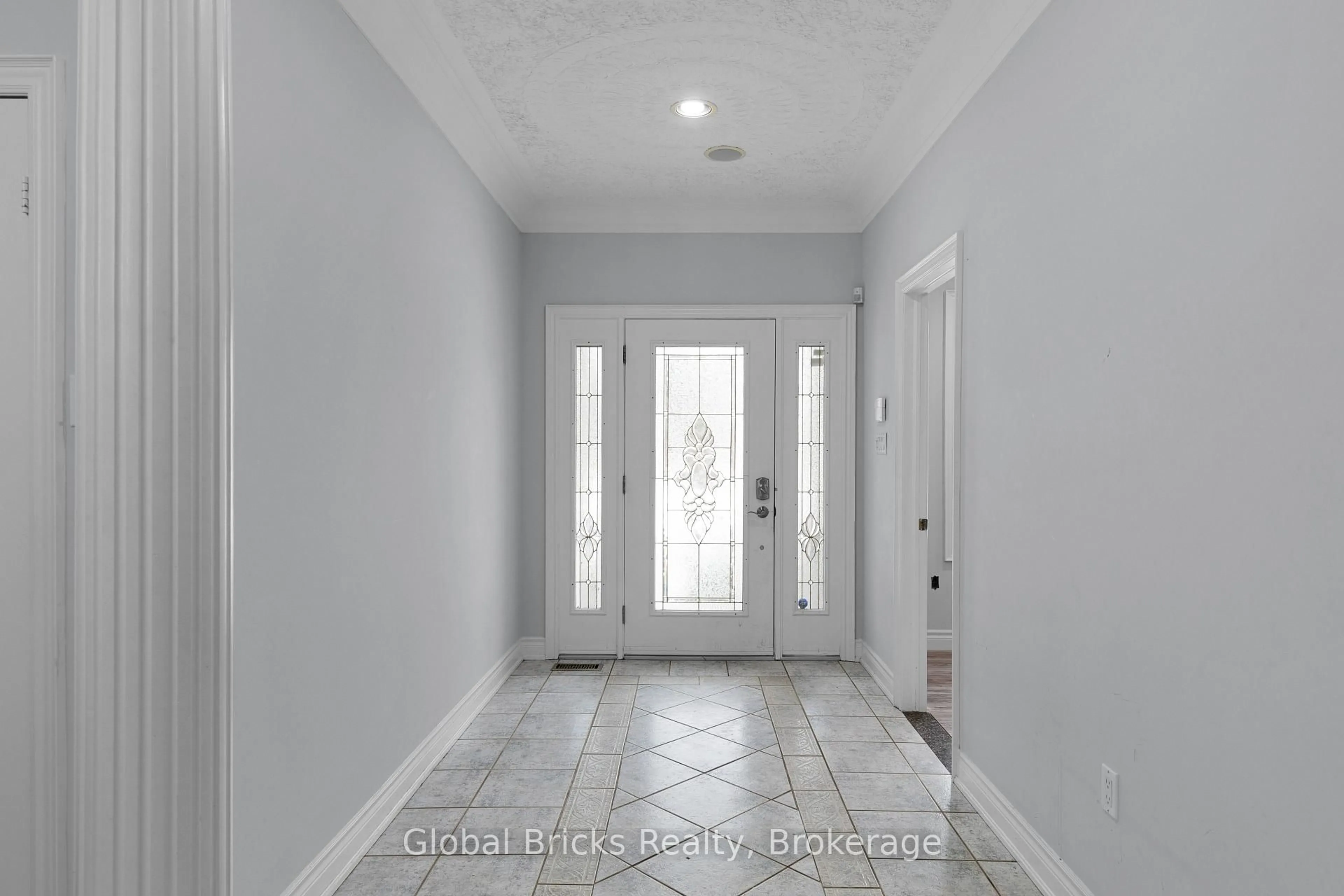 Indoor entryway for 14 Fisher Dr, Adjala-Tosorontio Ontario L0M 1J0