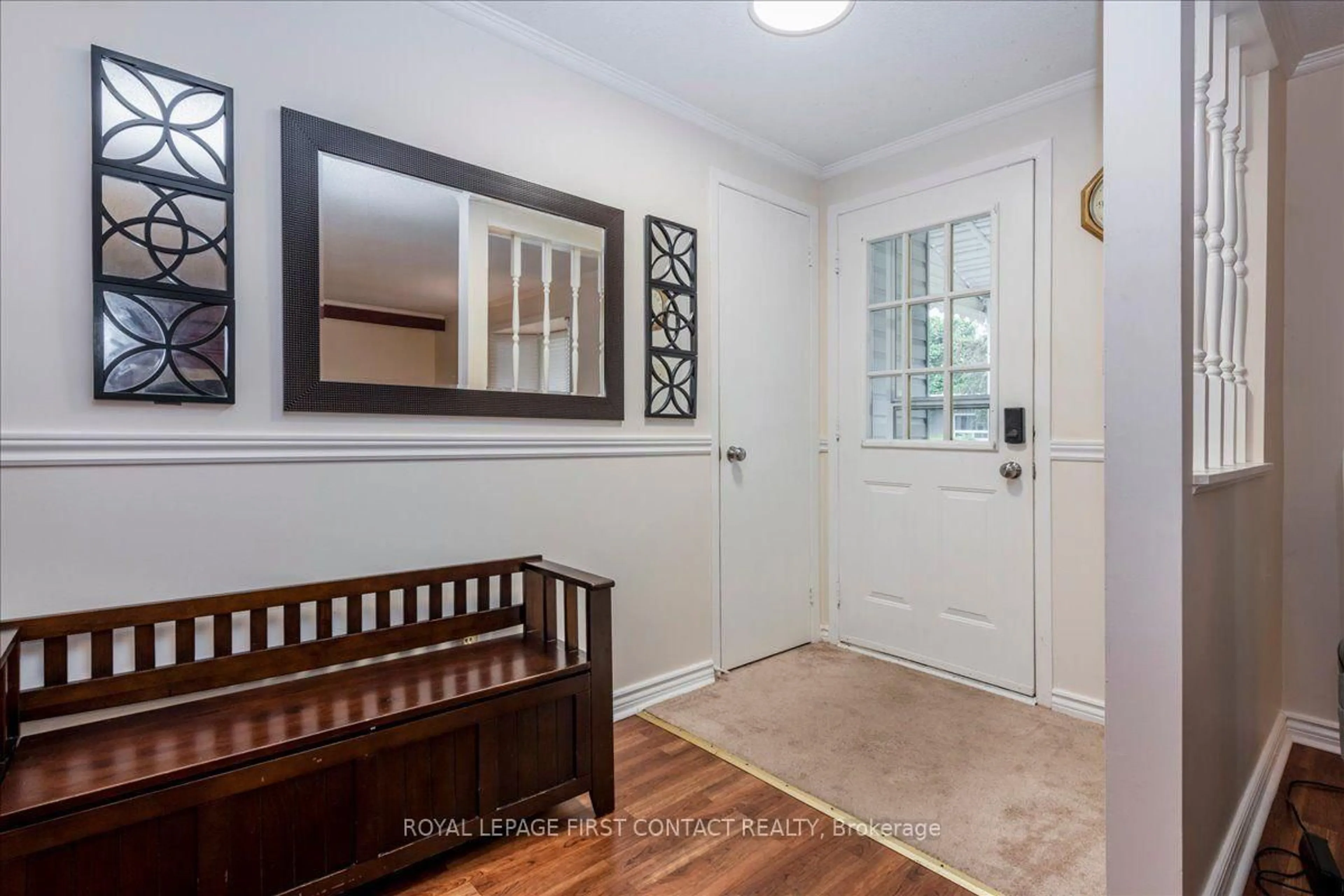 Indoor entryway for 40 Corner Brook Tr, Innisfil Ontario L9S 1N6