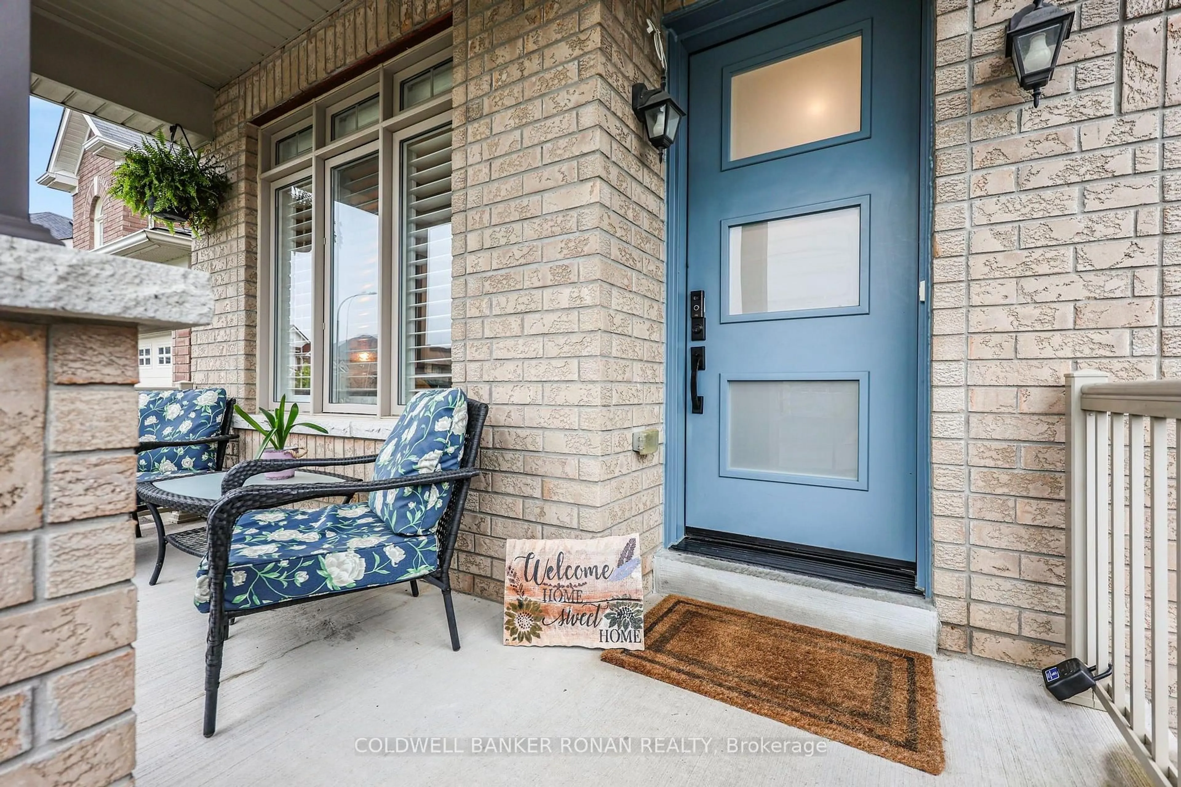 Indoor entryway for 190 Strachan Tr, New Tecumseth Ontario L0G 1A0
