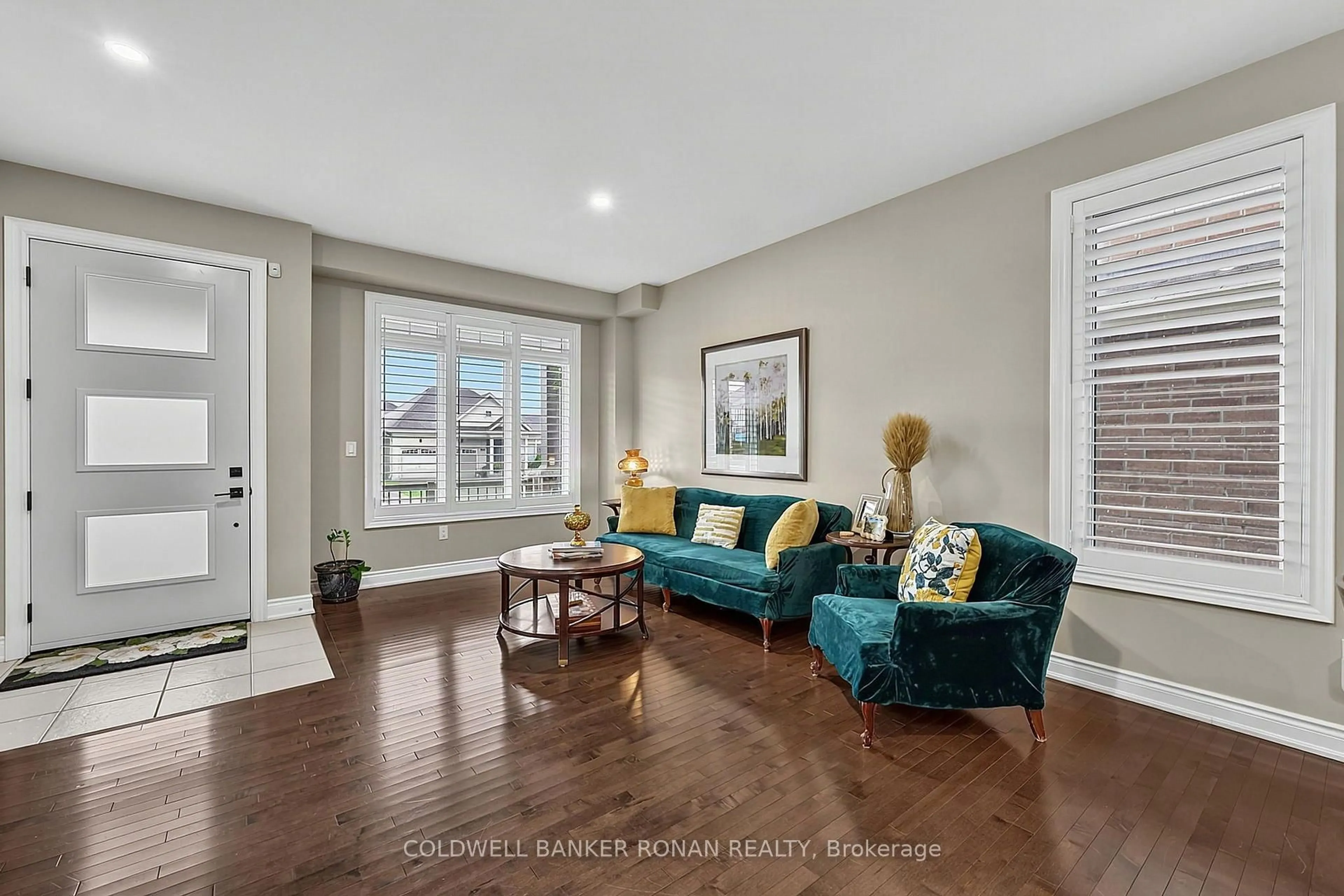 Living room with furniture, unknown for 190 Strachan Tr, New Tecumseth Ontario L0G 1A0