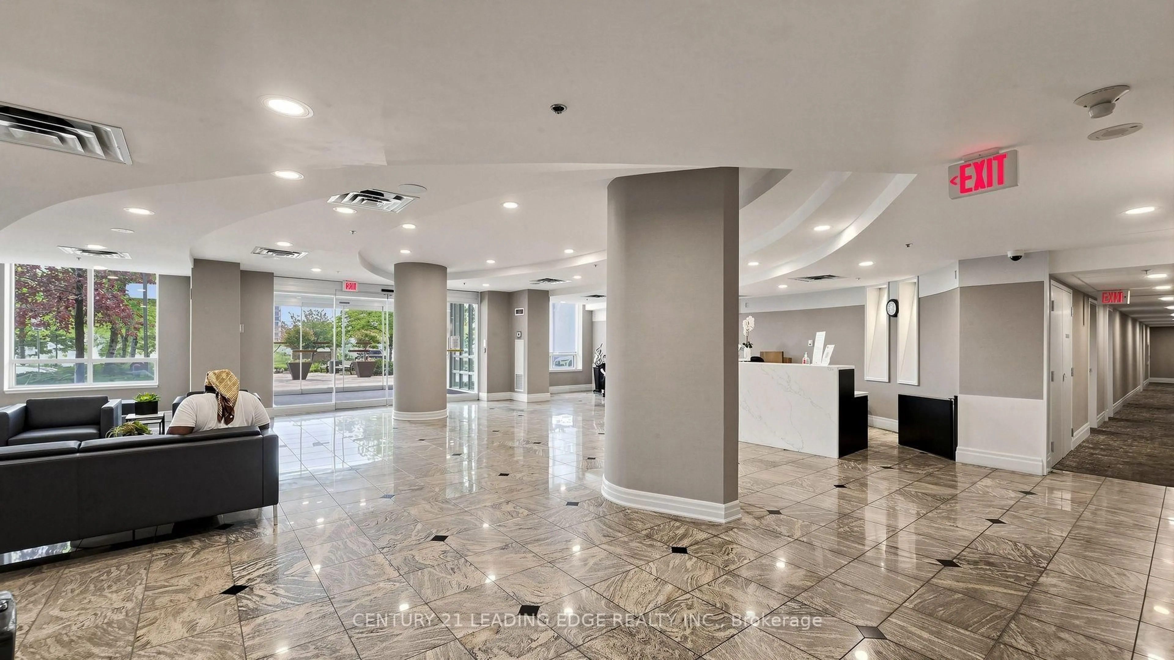 Lobby for 39 Oneida Cres #212, Richmond Hill Ontario L4B 4T9
