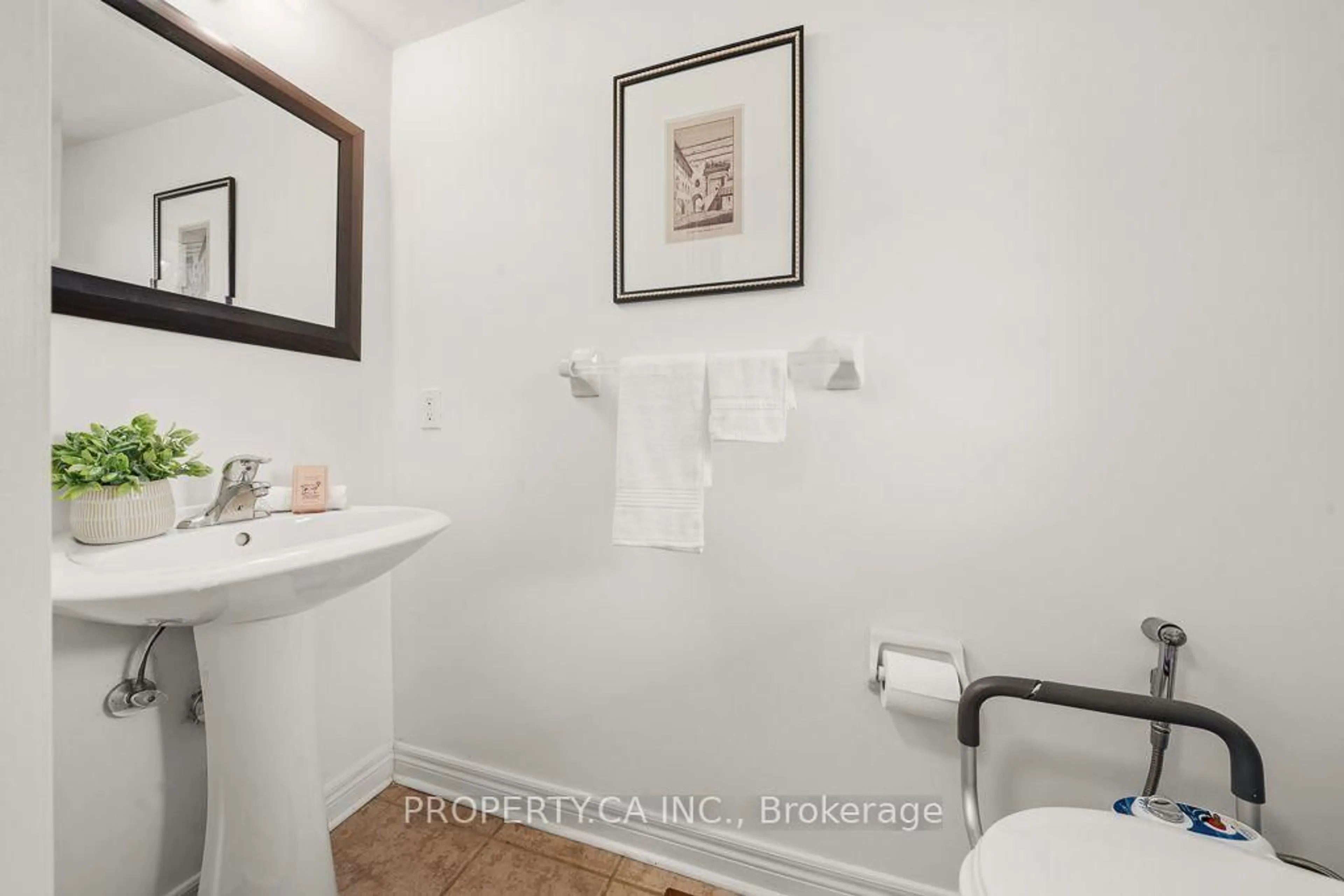 Standard bathroom, ceramic/tile floor for 56 Goode St, Richmond Hill Ontario L4S 2S2