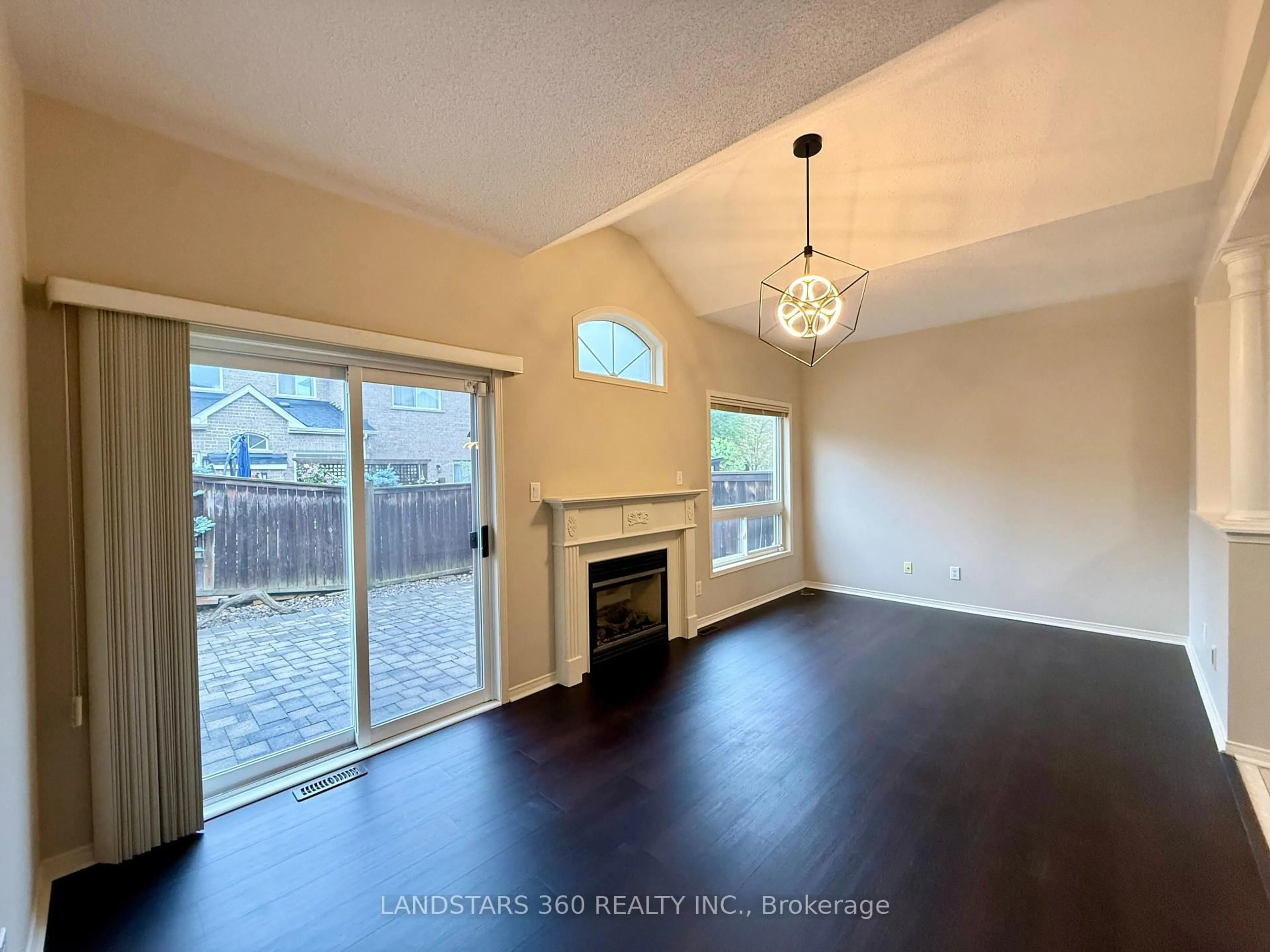 A pic of a room for 46 Holtby St, Richmond Hill Ontario L4E 4W8
