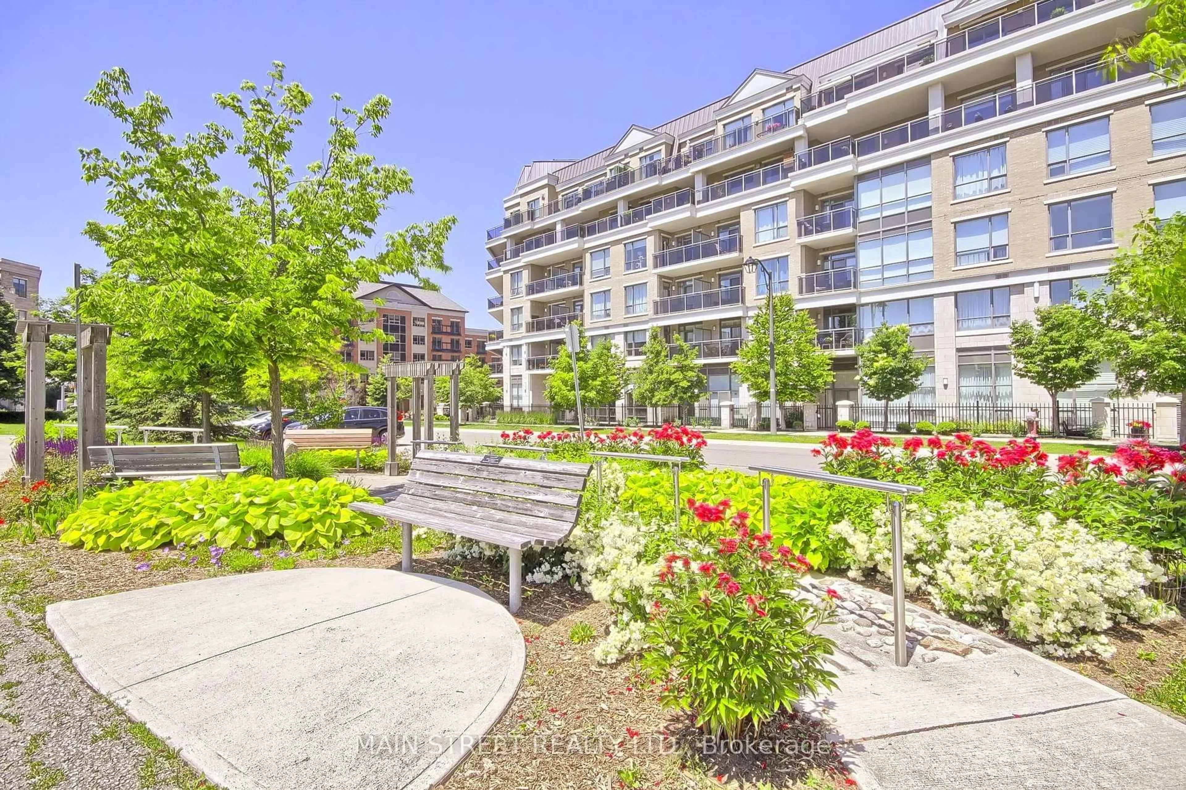 Patio, unknown for 111 Civic Square Gate #619, Aurora Ontario L4G 0S6