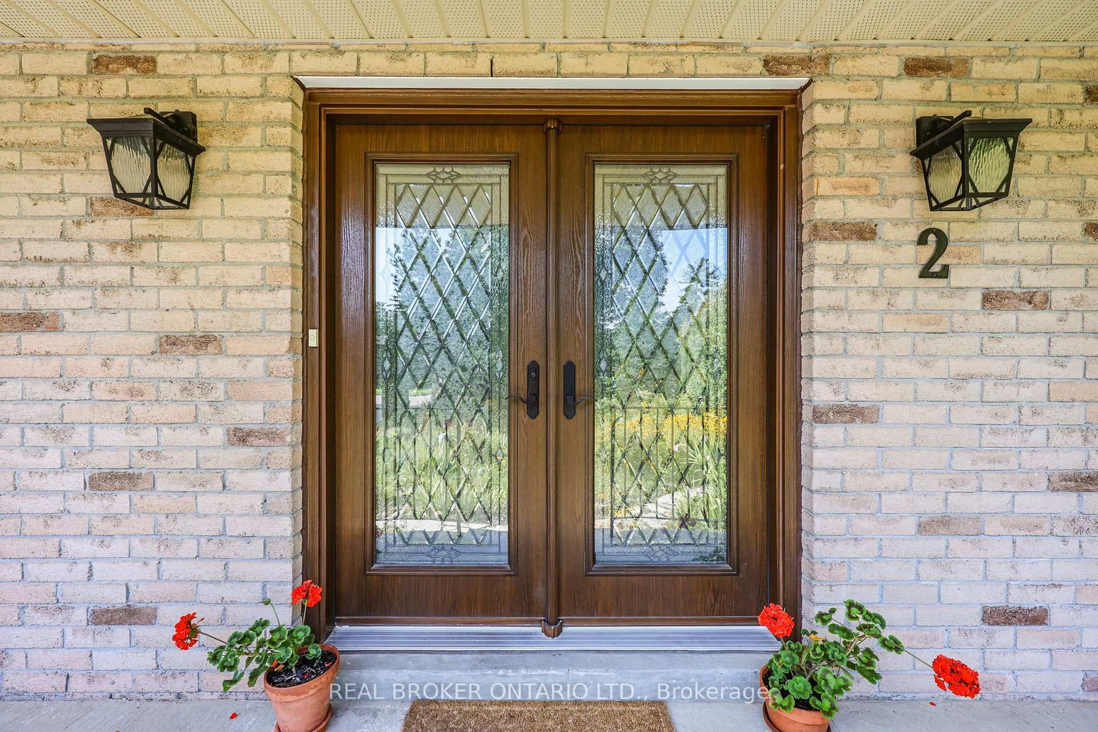 Indoor entryway for 2 Amberglen Crt, East Gwillimbury Ontario L9N 1J6