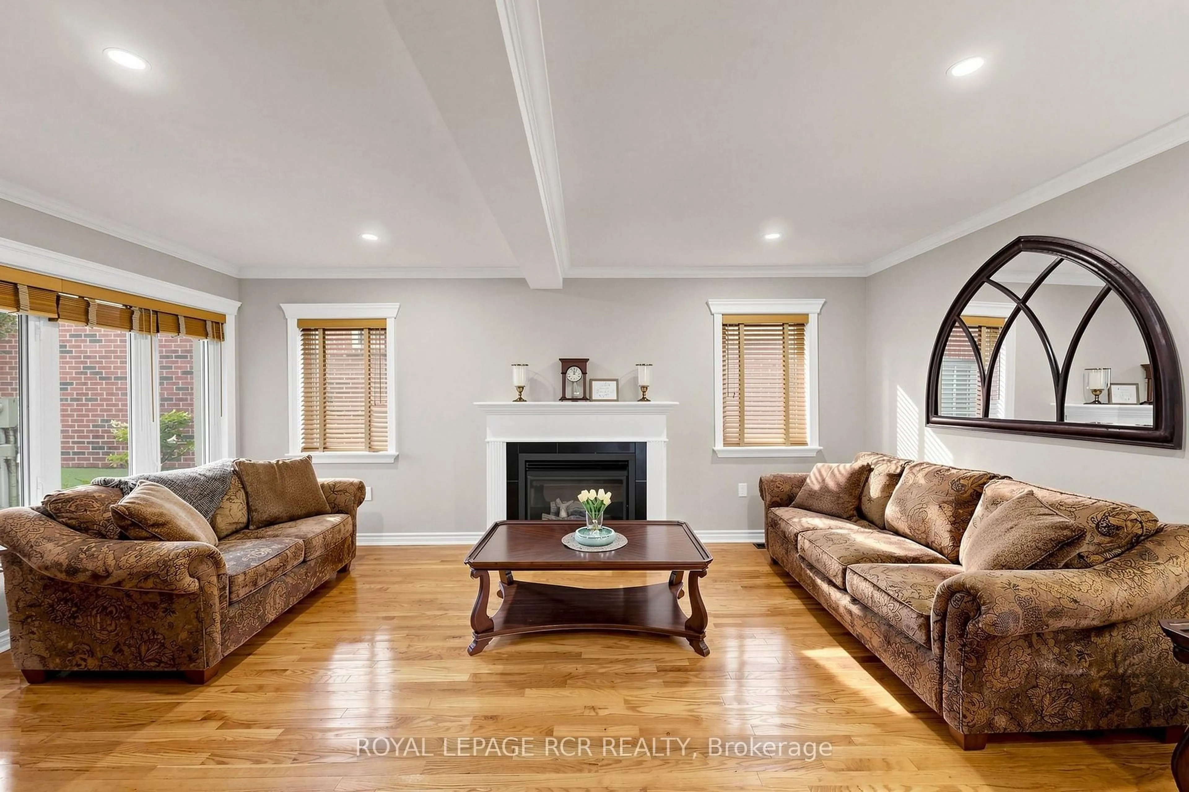 Living room with furniture, unknown for 28 Roughley St, Bradford West Gwillimbury Ontario L3Z 3B2