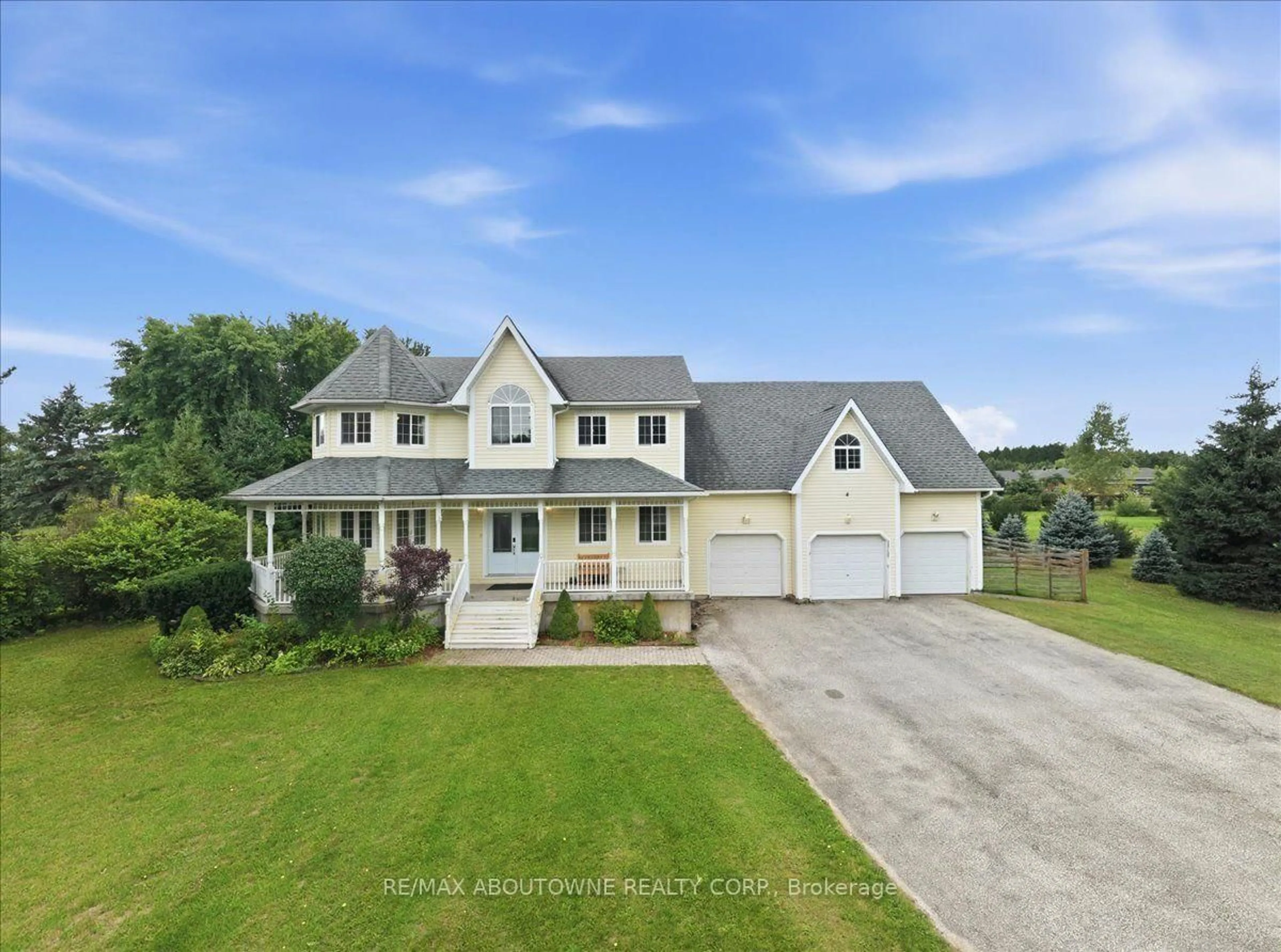 A pic from outside/outdoor area/front of a property/back of a property/a pic from drone, unknown for 20 Pineview Tr, Essa Ontario L0M 1T0