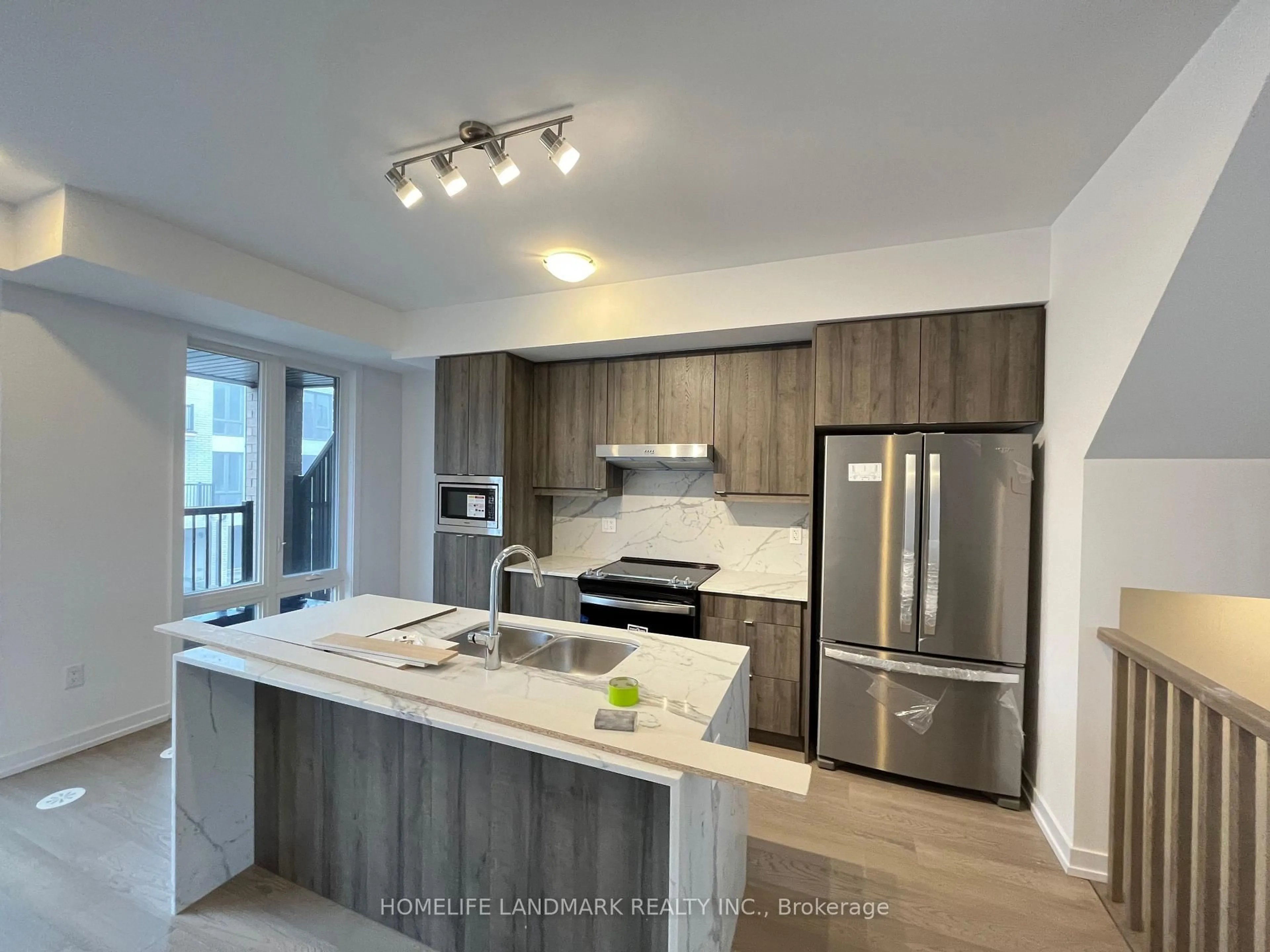 Open concept kitchen, wood/laminate floor for 67 Jefferson Sdrd, Richmond Hill Ontario L4E 1M1
