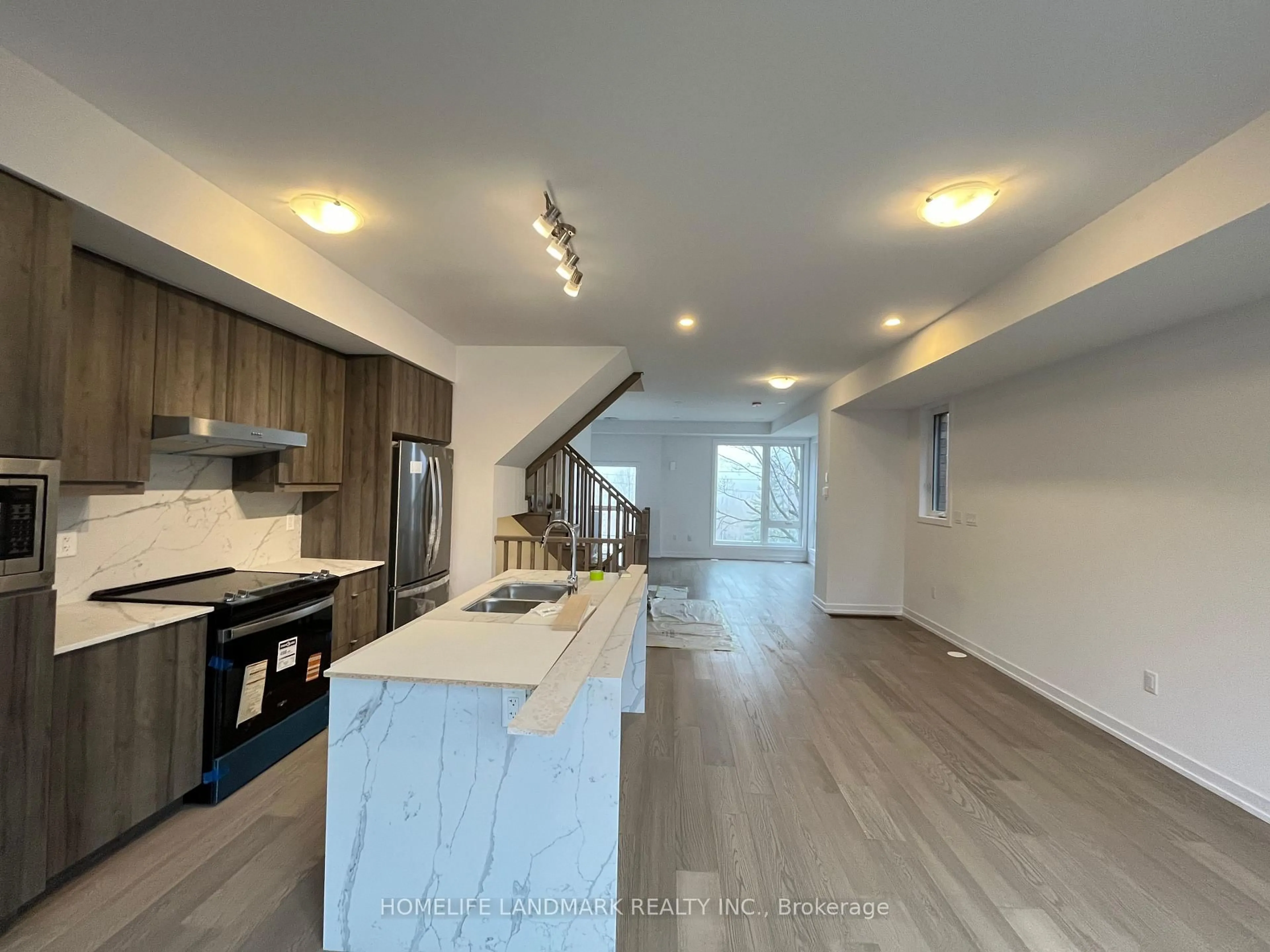 Open concept kitchen, unknown for 67 Jefferson Sdrd, Richmond Hill Ontario L4E 1M1