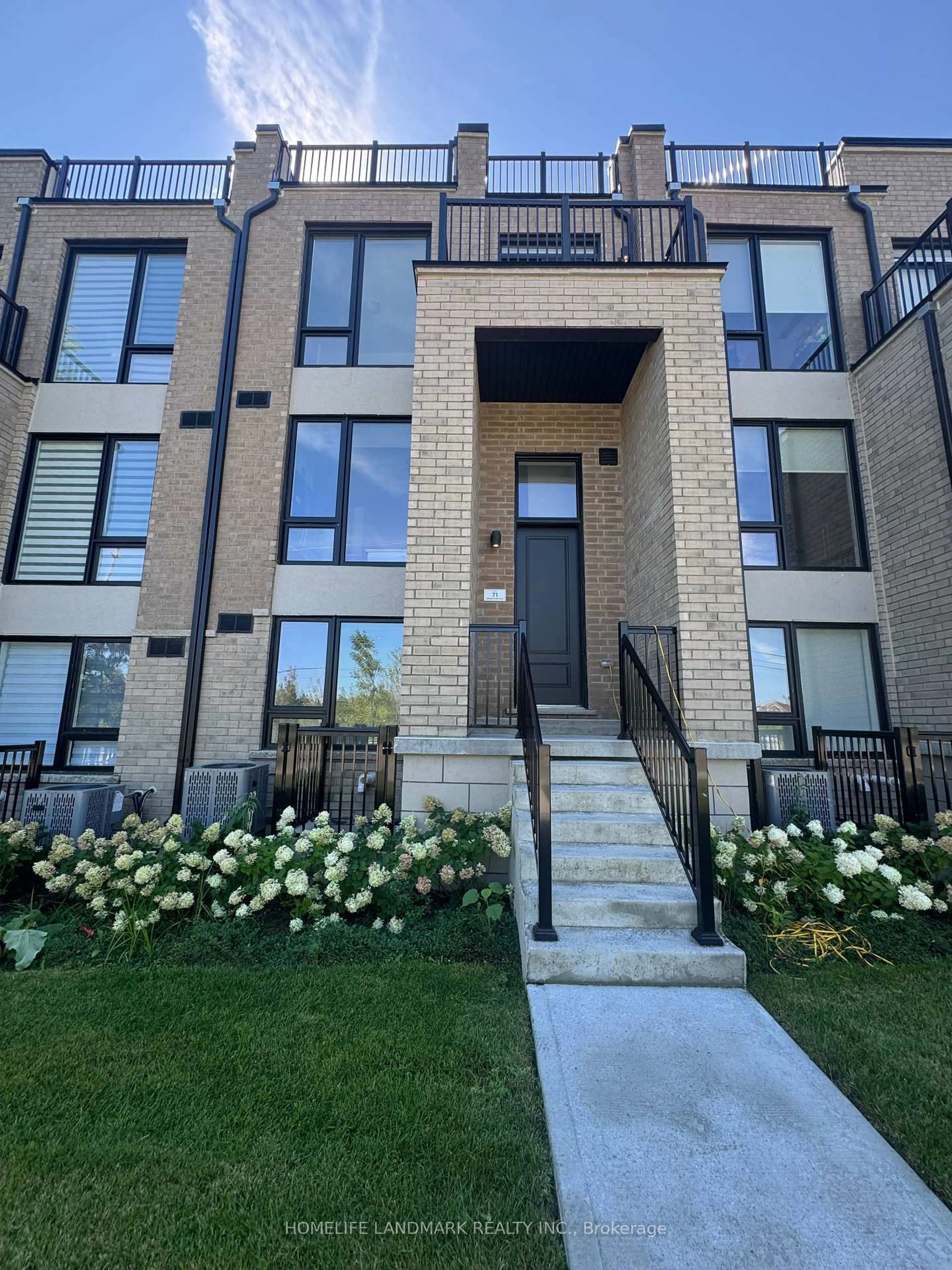 Home with brick exterior material, street for 71 Jefferson Sdrd, Richmond Hill Ontario L4E 1M1
