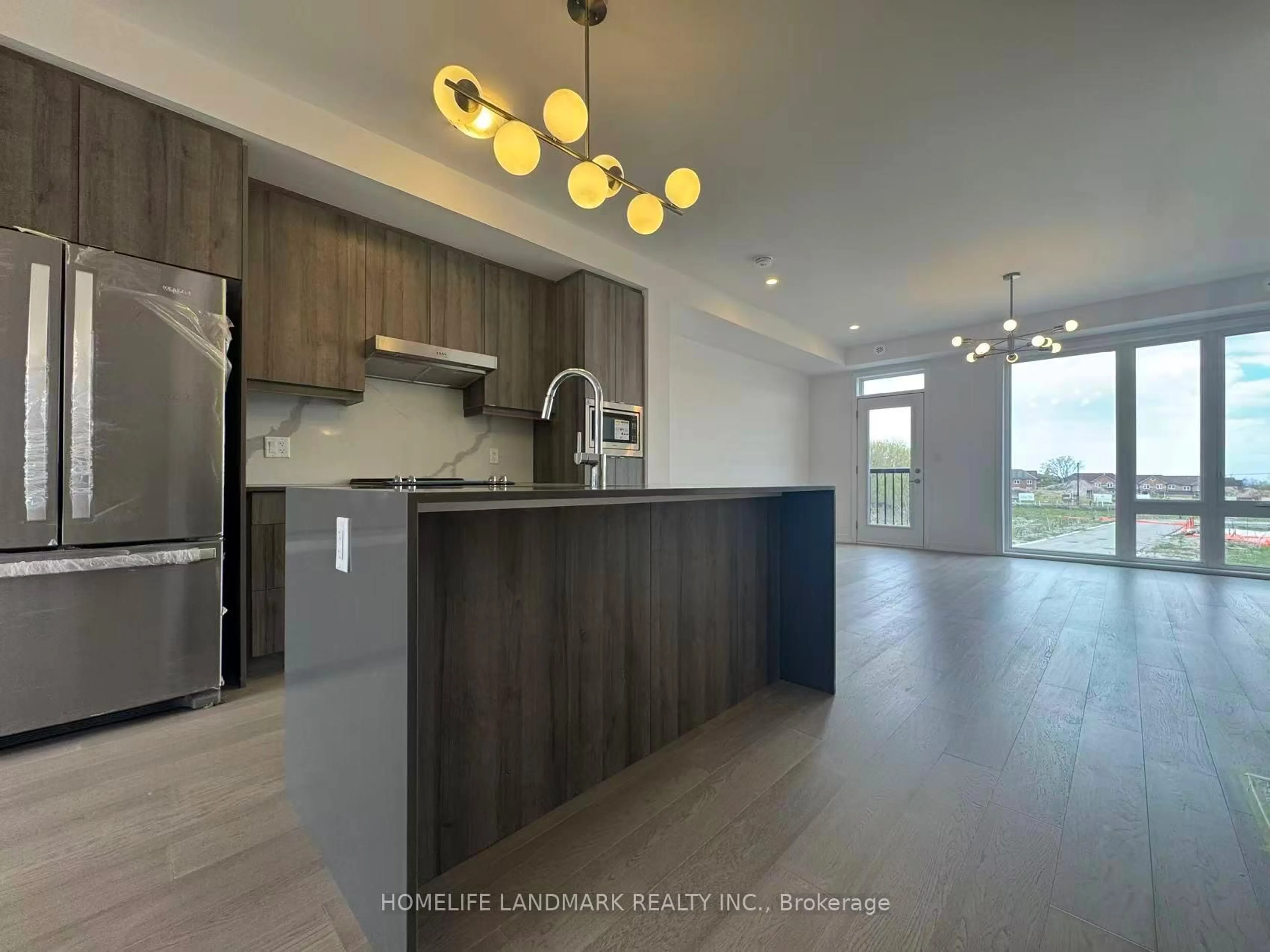 Open concept kitchen, unknown for 17 Bancroft Lane, Richmond Hill Ontario L4E 1M1